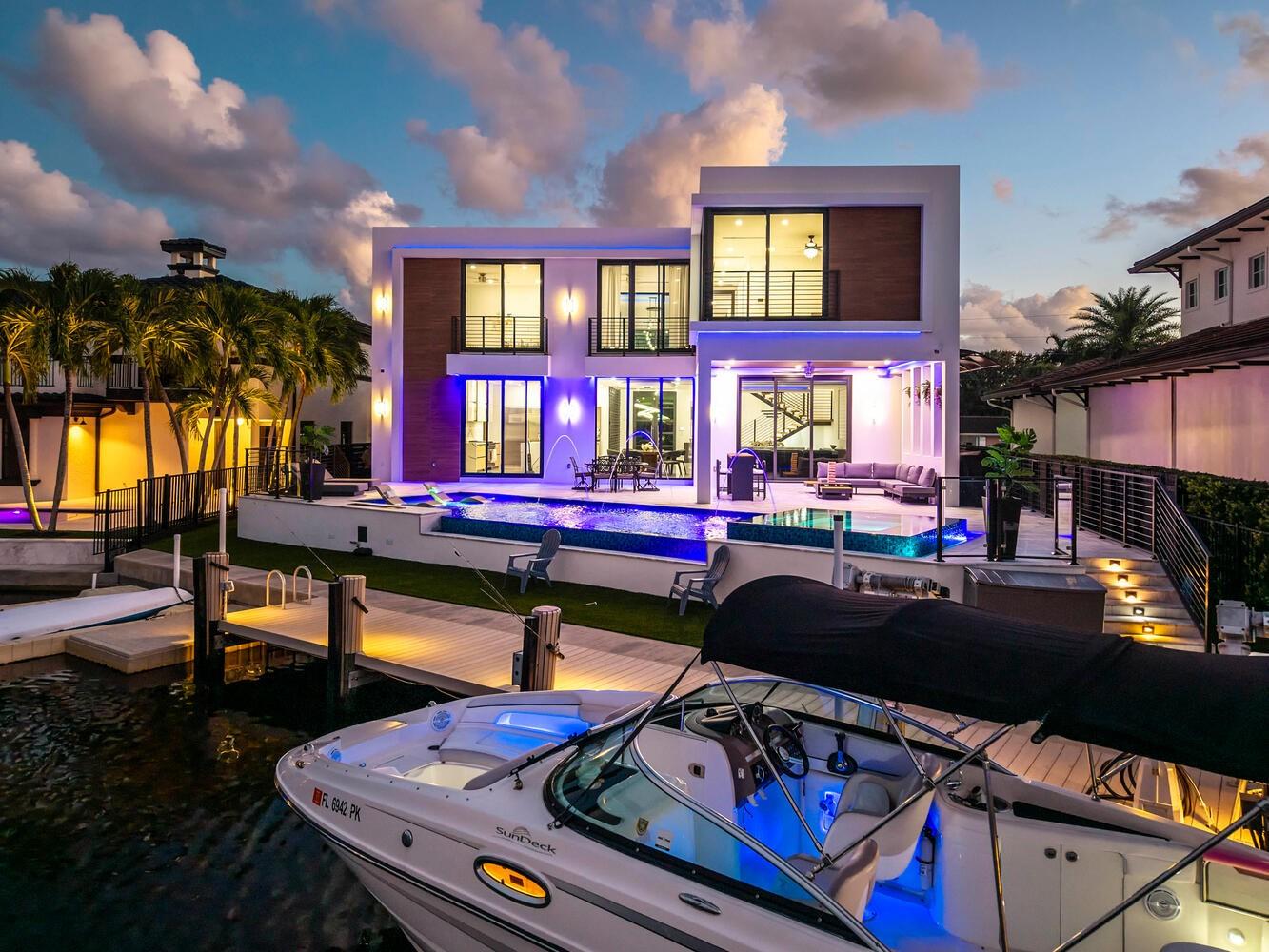 Homes for sale in Lighthouse Point, FL | 2581 Ne 50th St, Lighthouse Point, FL 33064 | MLS# F10526666