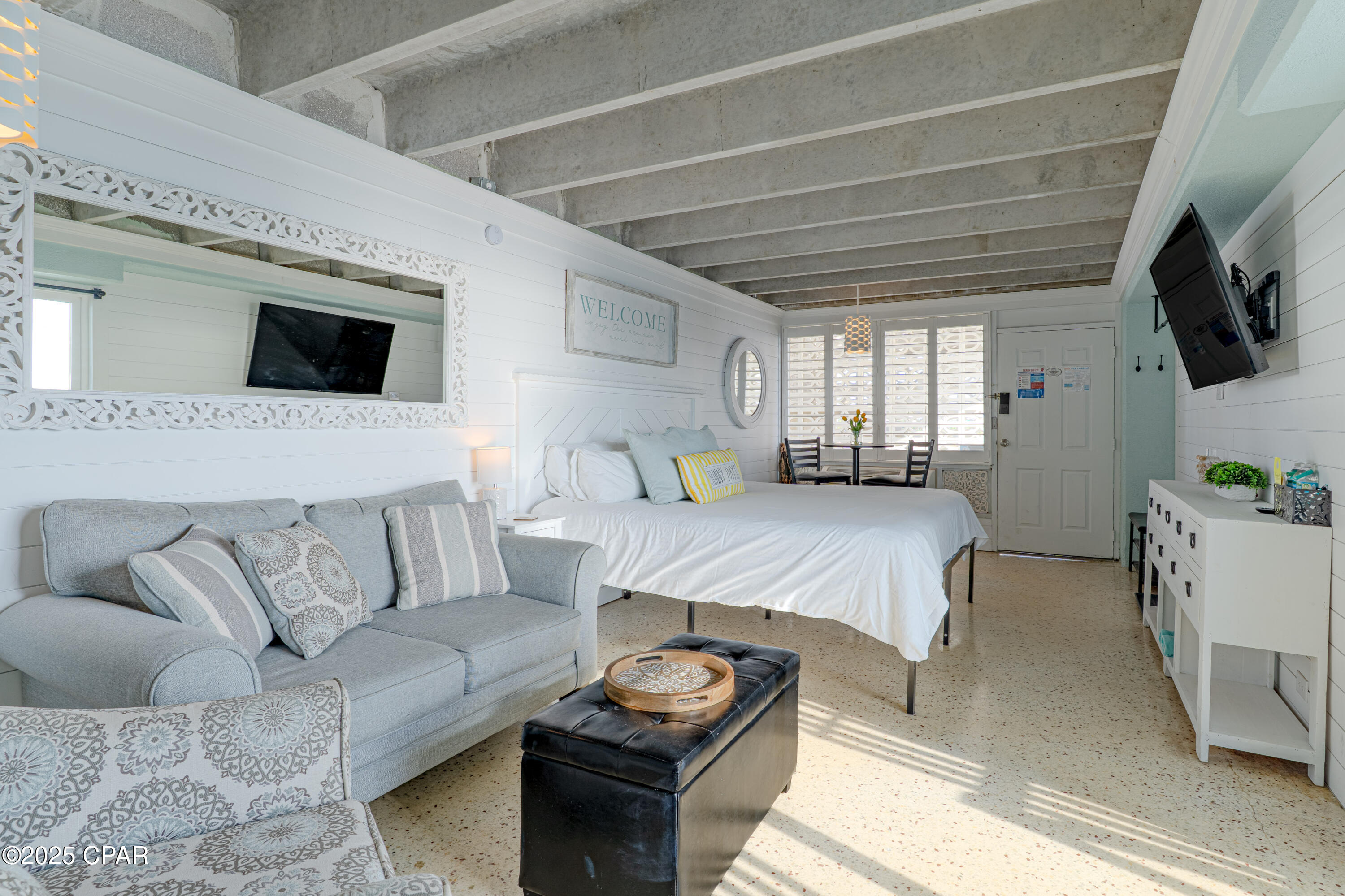 Listing photo id 11 for 14401 Front Beach Road 218