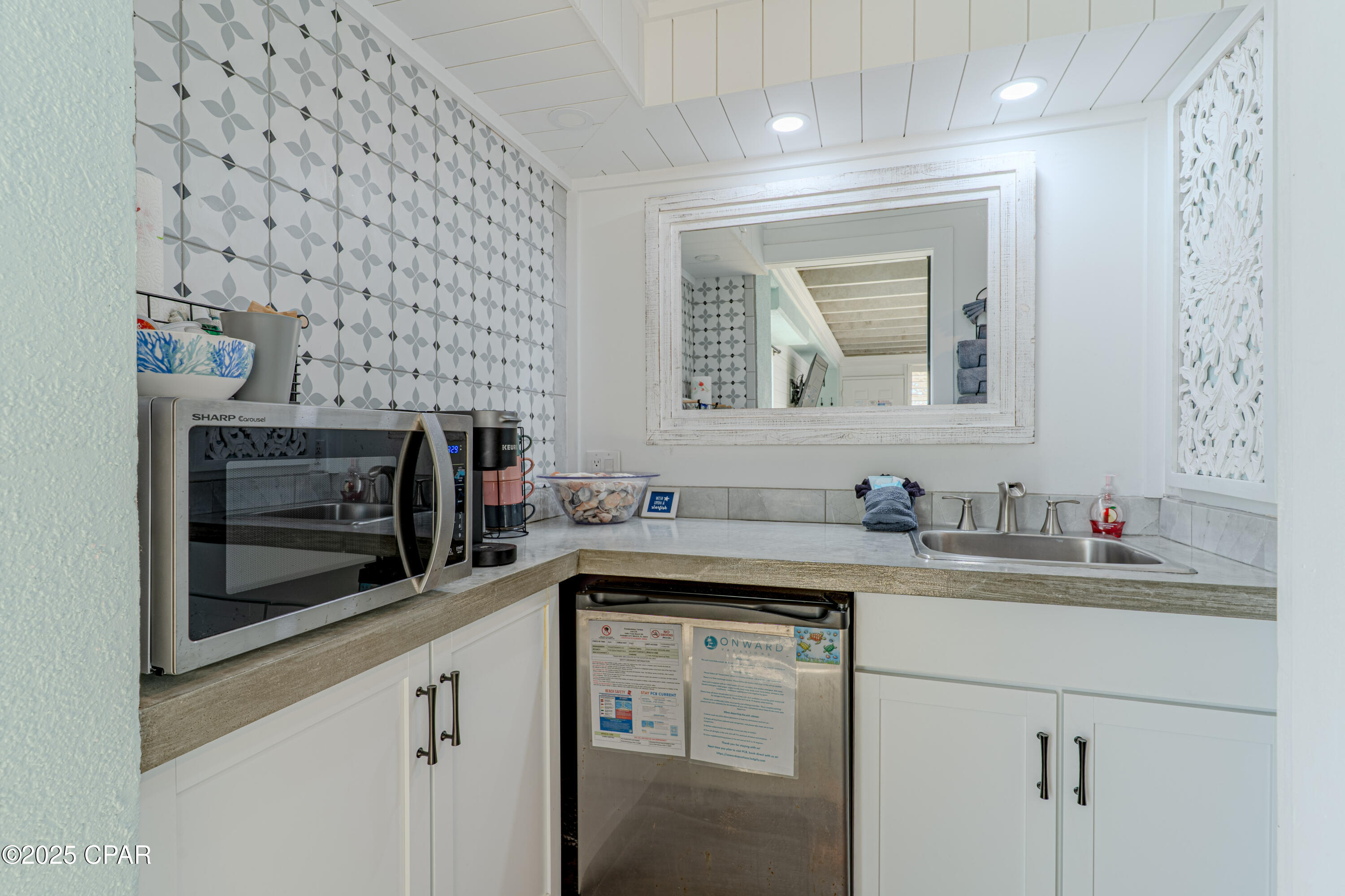 Listing photo id 12 for 14401 Front Beach Road 218