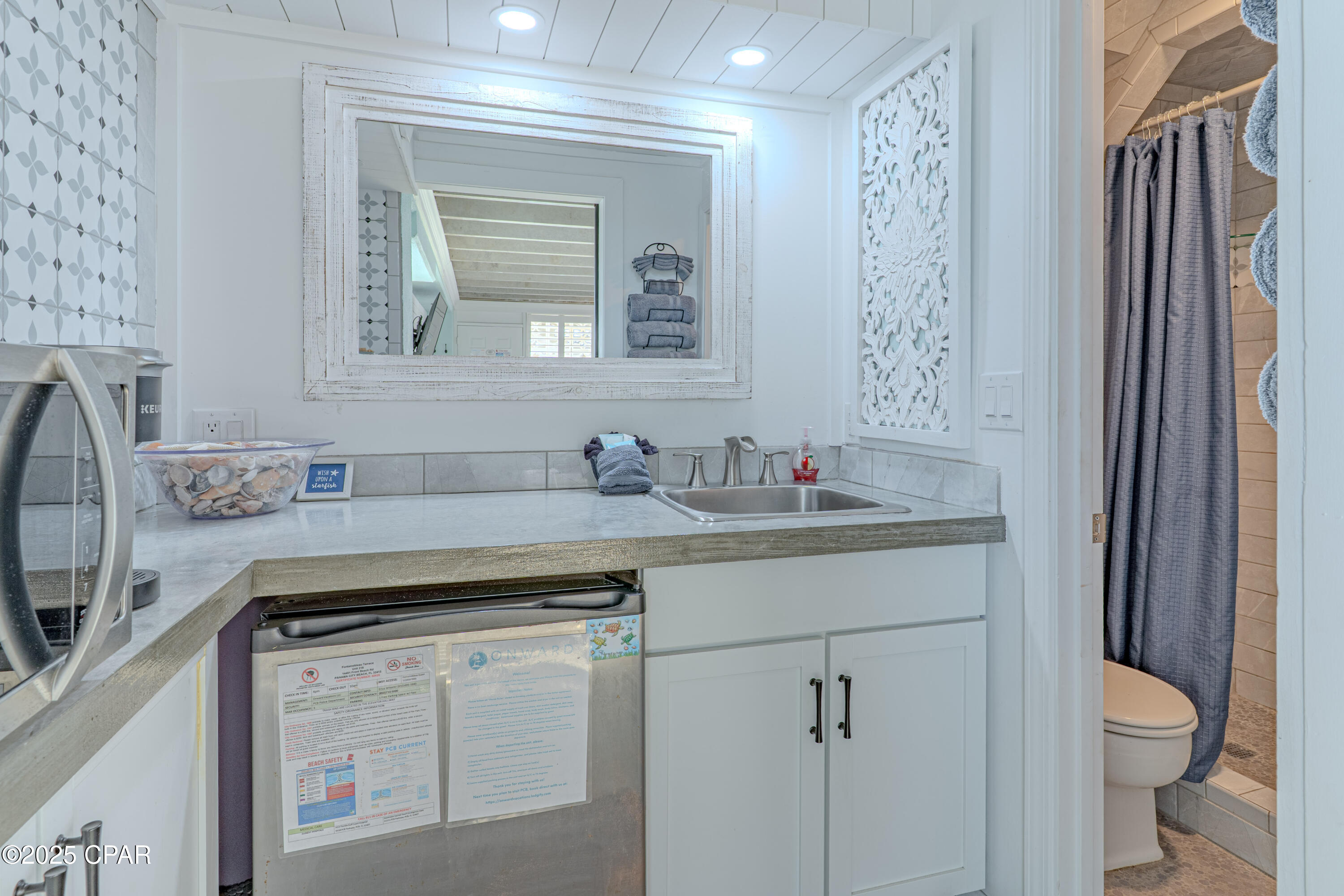 Listing photo id 13 for 14401 Front Beach Road 218