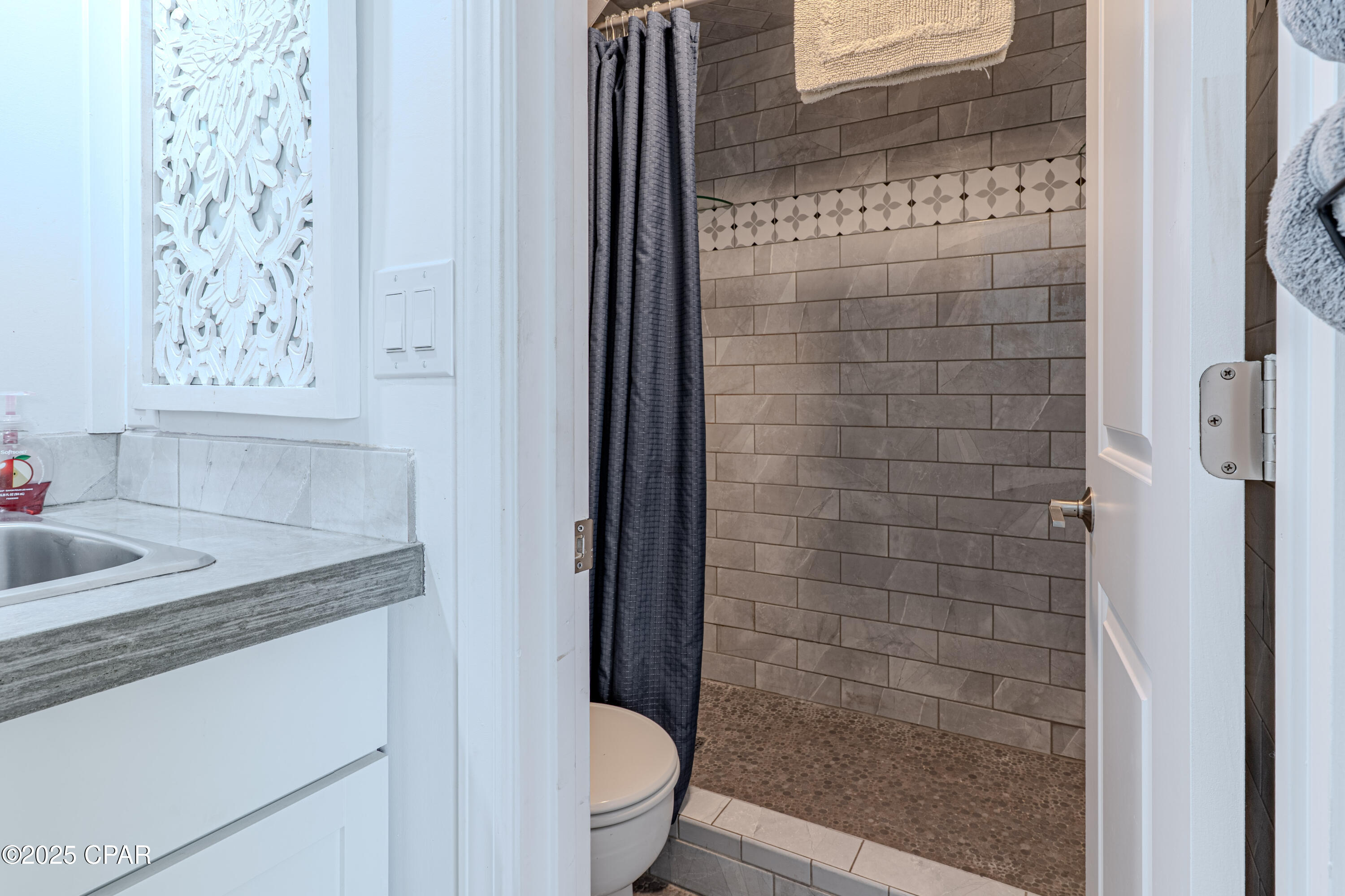 Listing photo id 14 for 14401 Front Beach Road 218