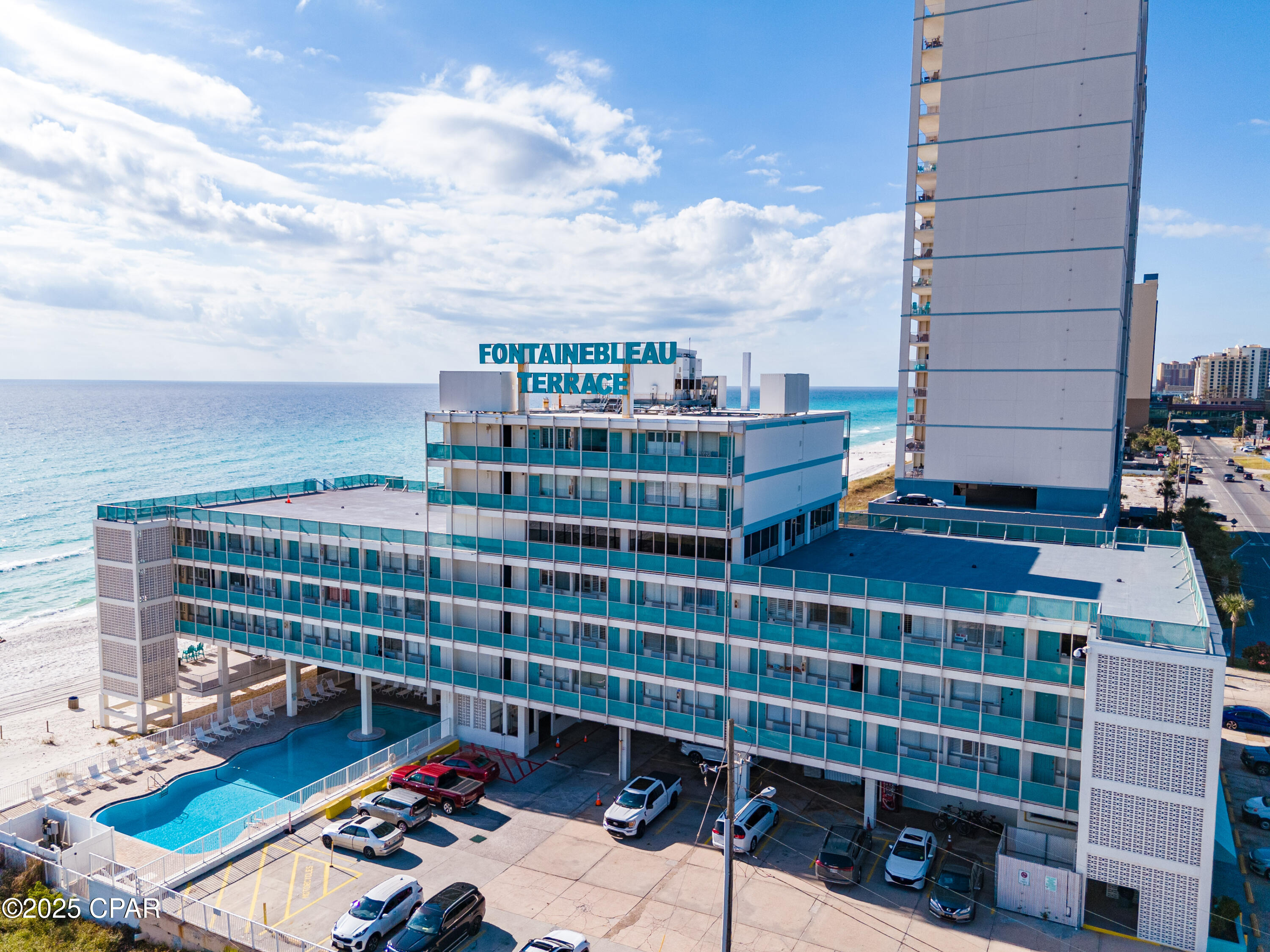 Listing photo id 32 for 14401 Front Beach Road 218