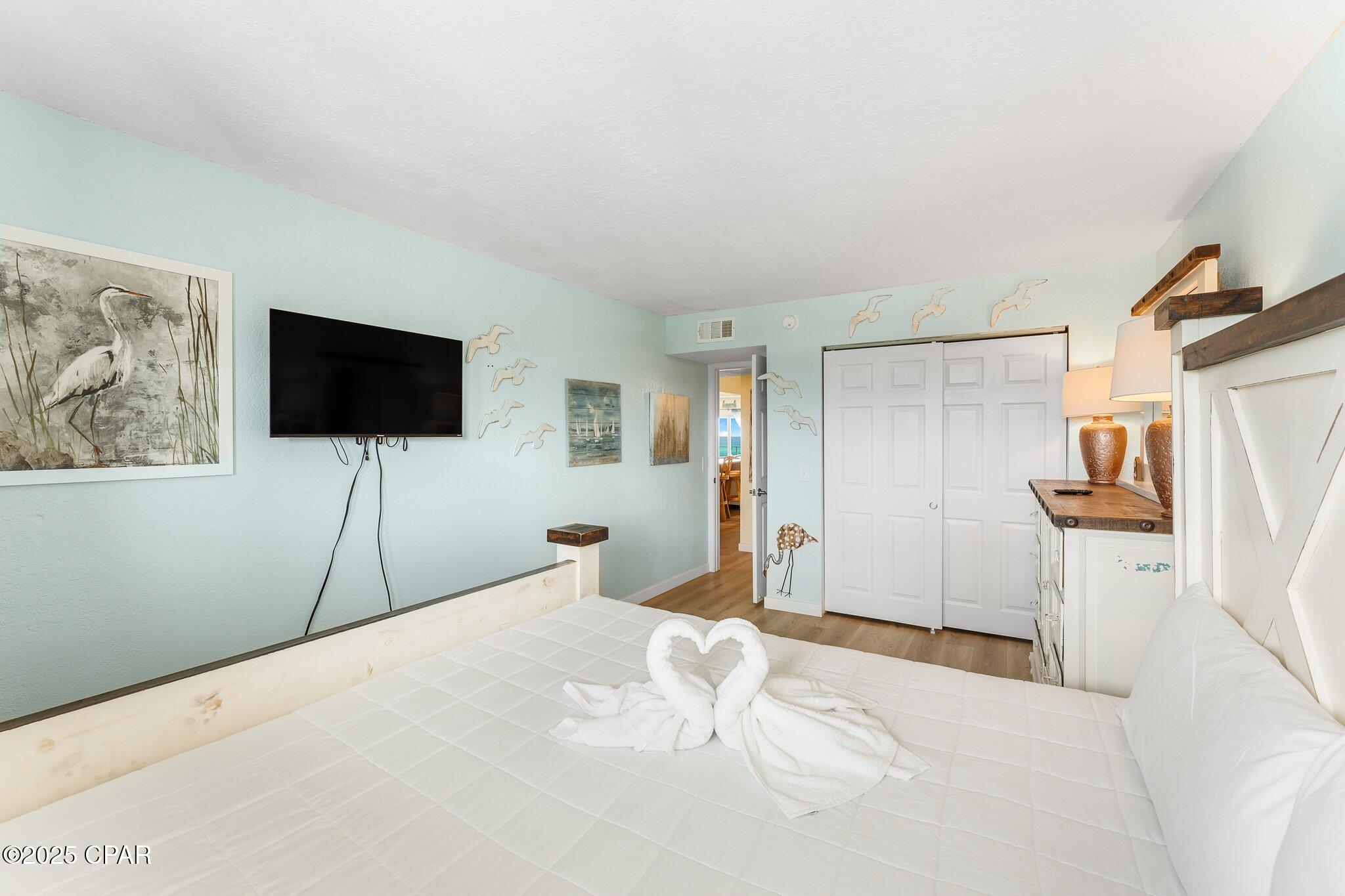 Image 8 For 8743 Thomas Drive 1502