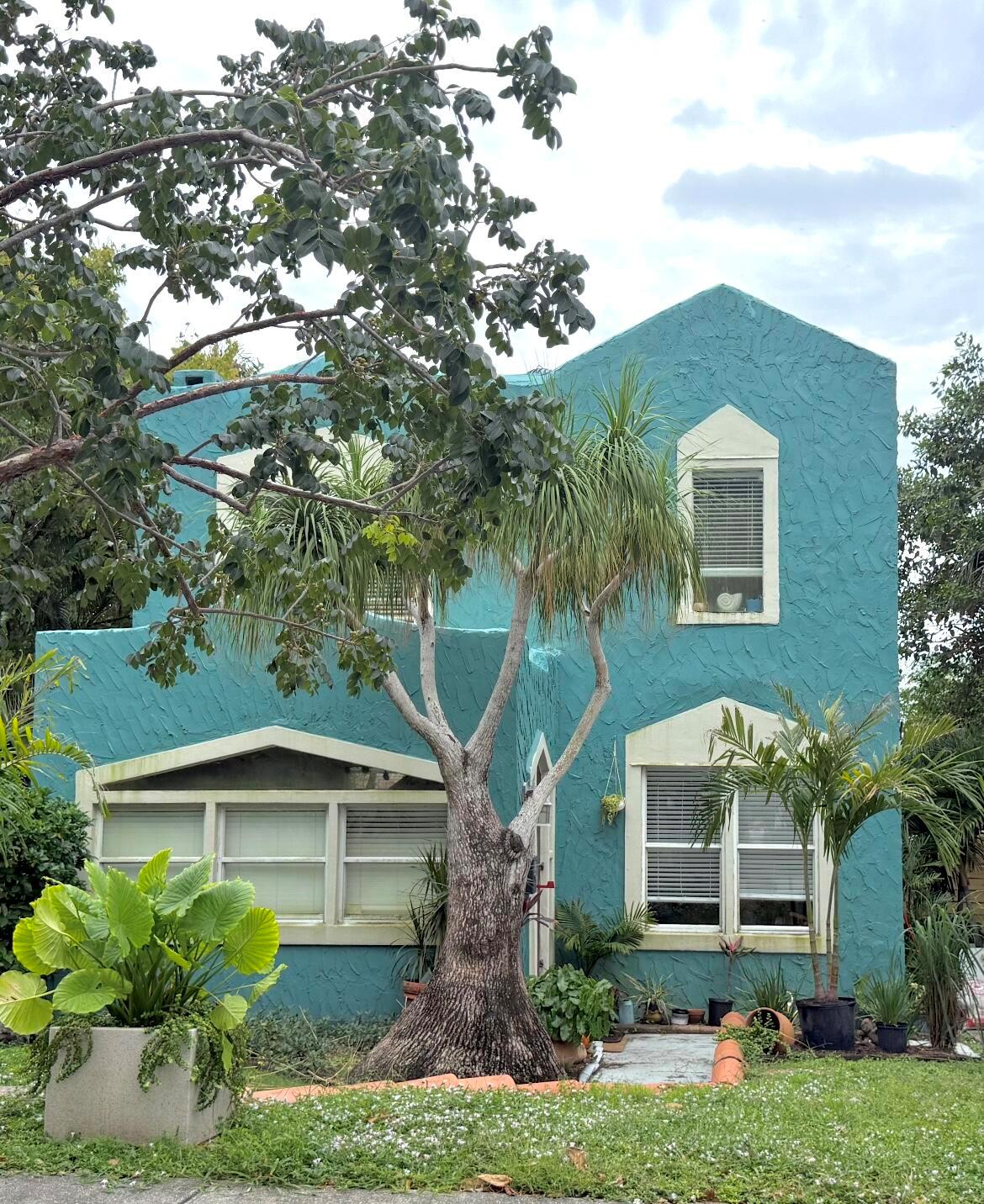 944 39th Court West Palm Beach FL 33407 | R11139177