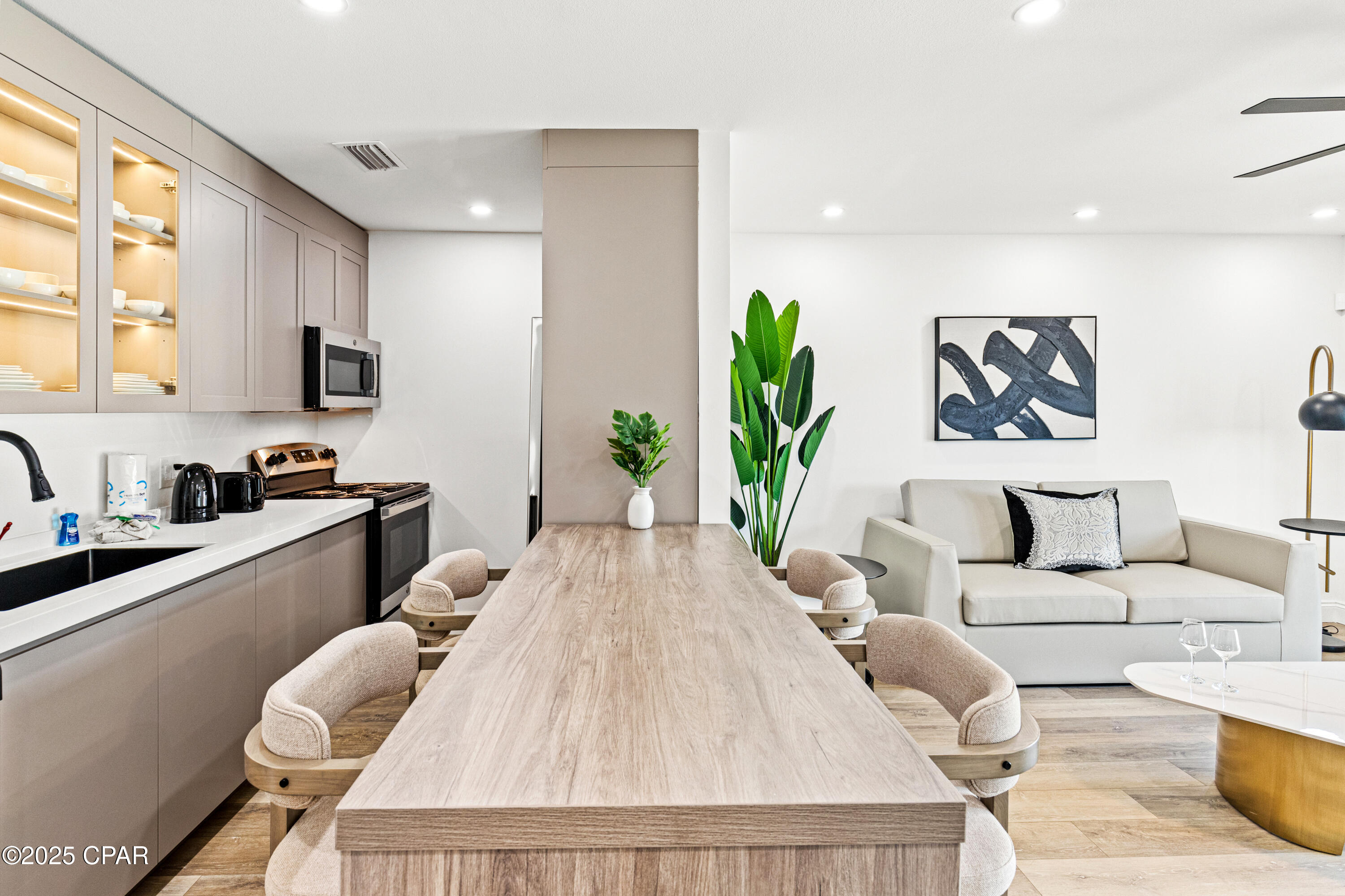 Image 11 For 8115 Thomas Drive 5a