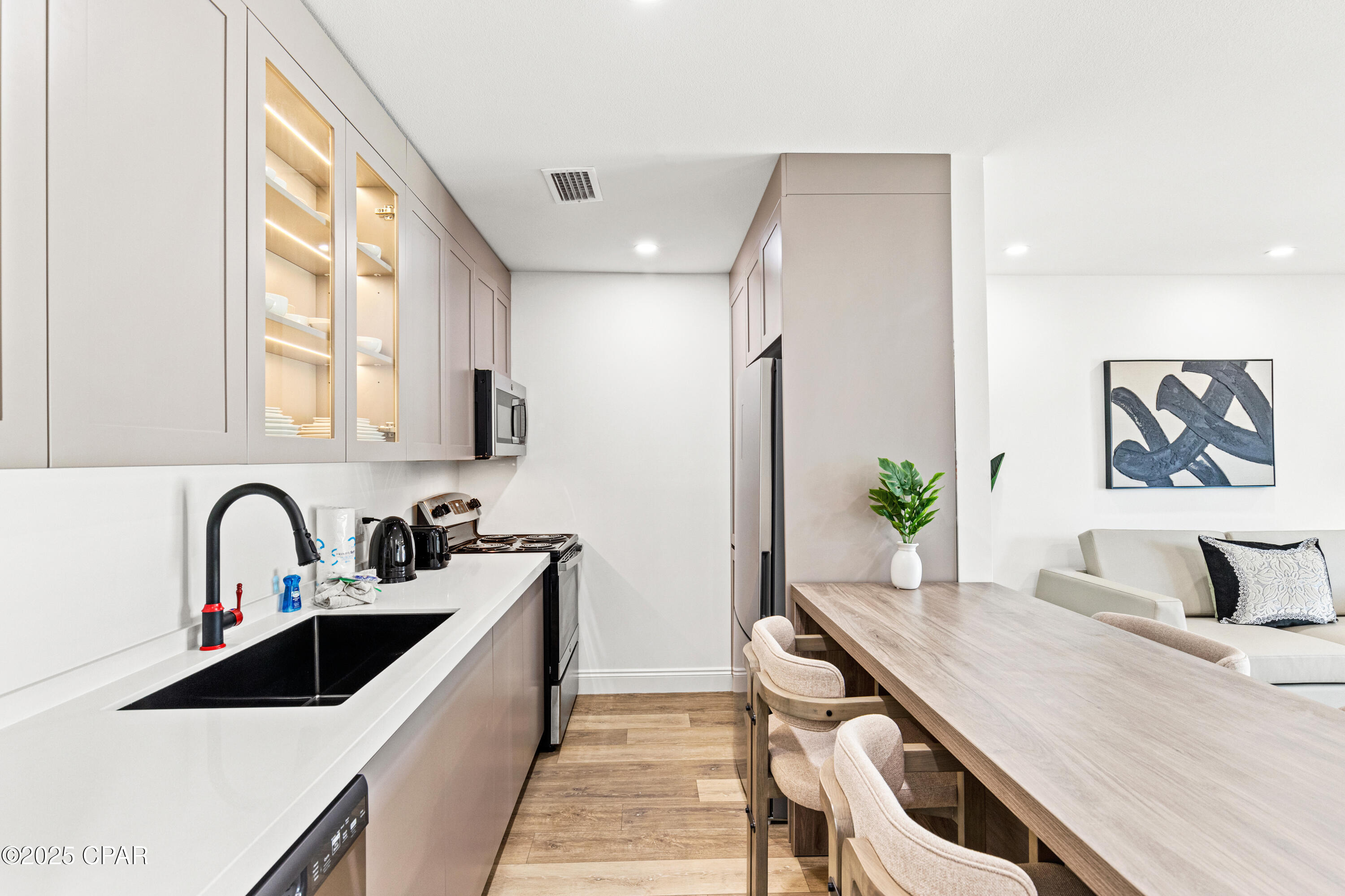 Image 12 For 8115 Thomas Drive 5a