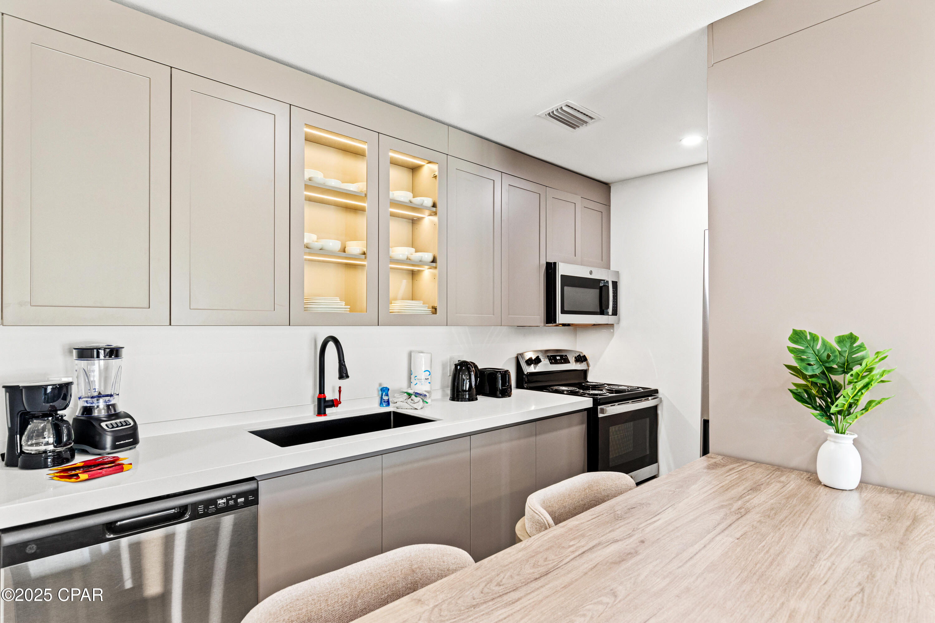 Image 13 For 8115 Thomas Drive 5a