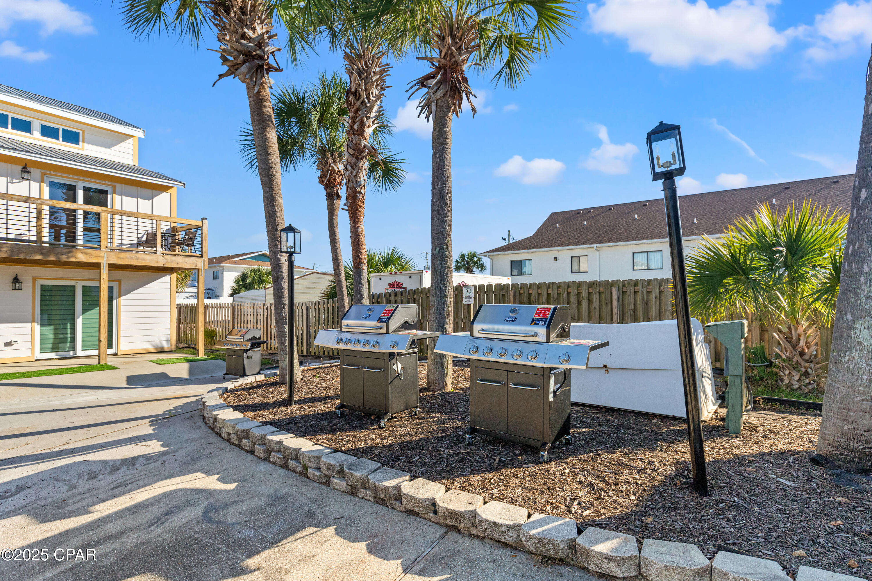 Image 7 For 8115 Thomas Drive 5a