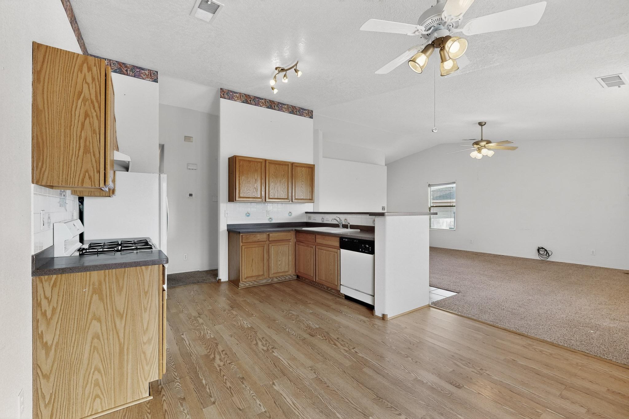 7072 Glen Hills Drive NE Kitchen