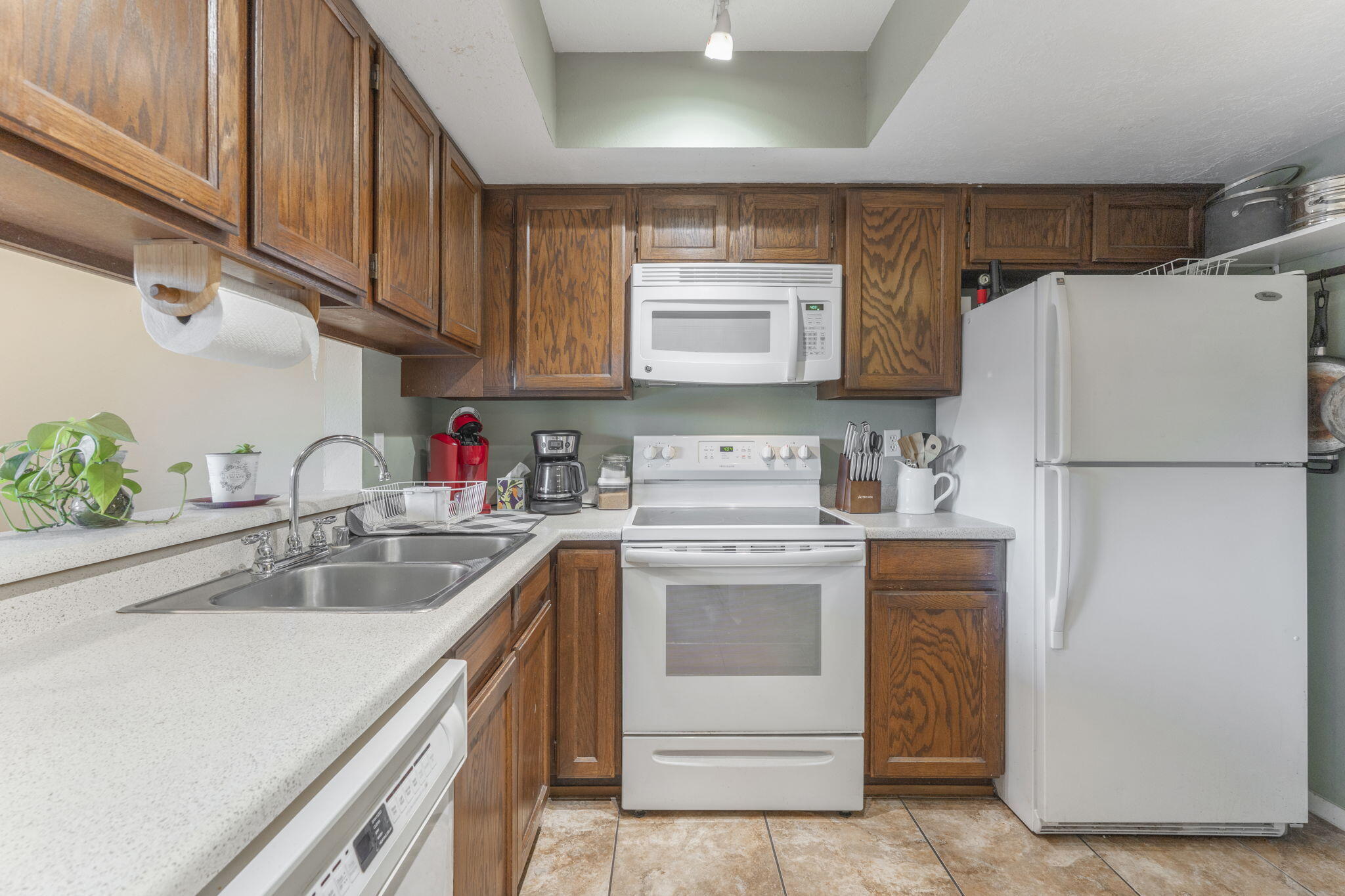 66 Calle De La Noche Boulevard NE Kitchen