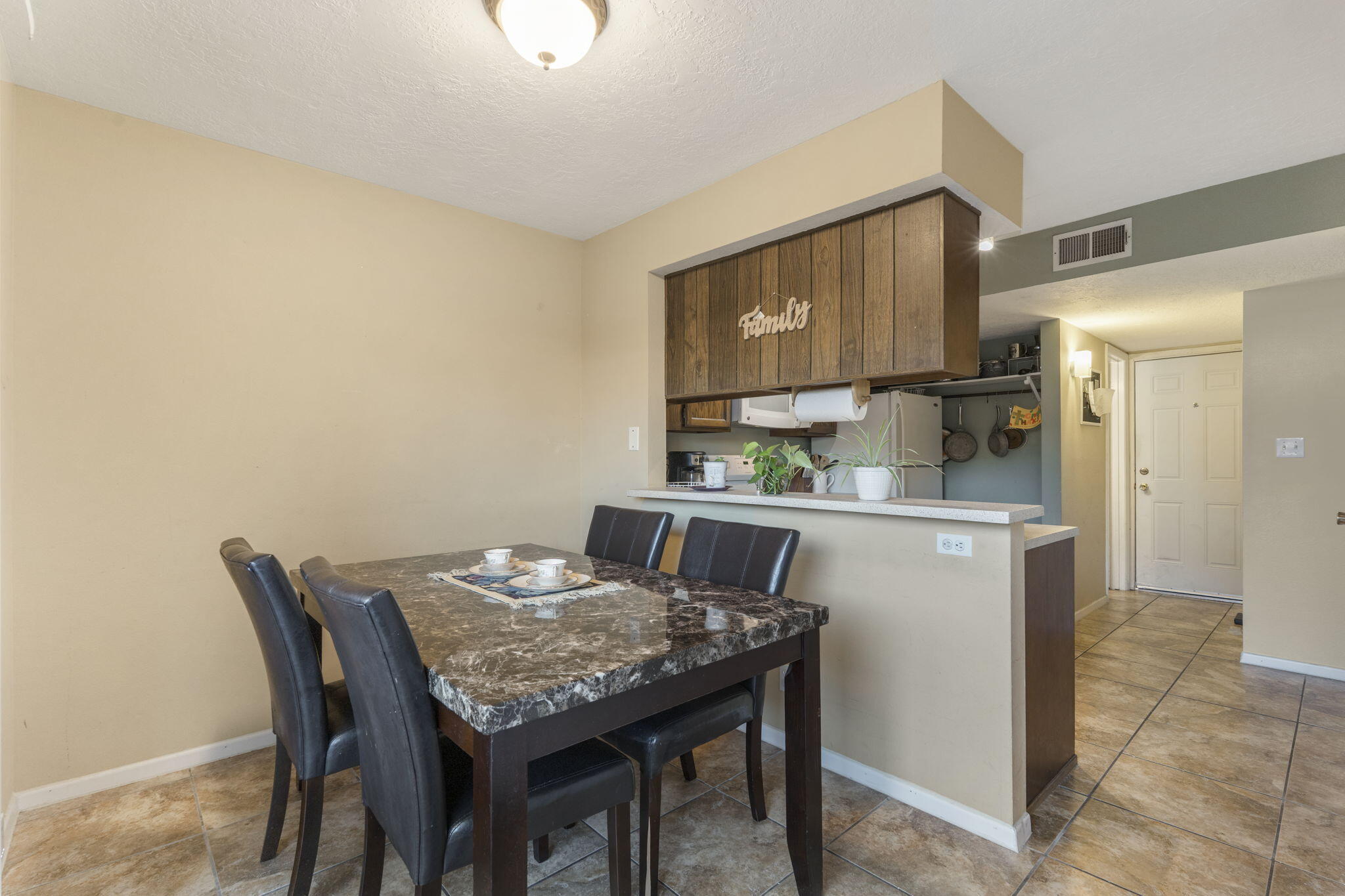 66 Calle De La Noche Boulevard NE Dining Room