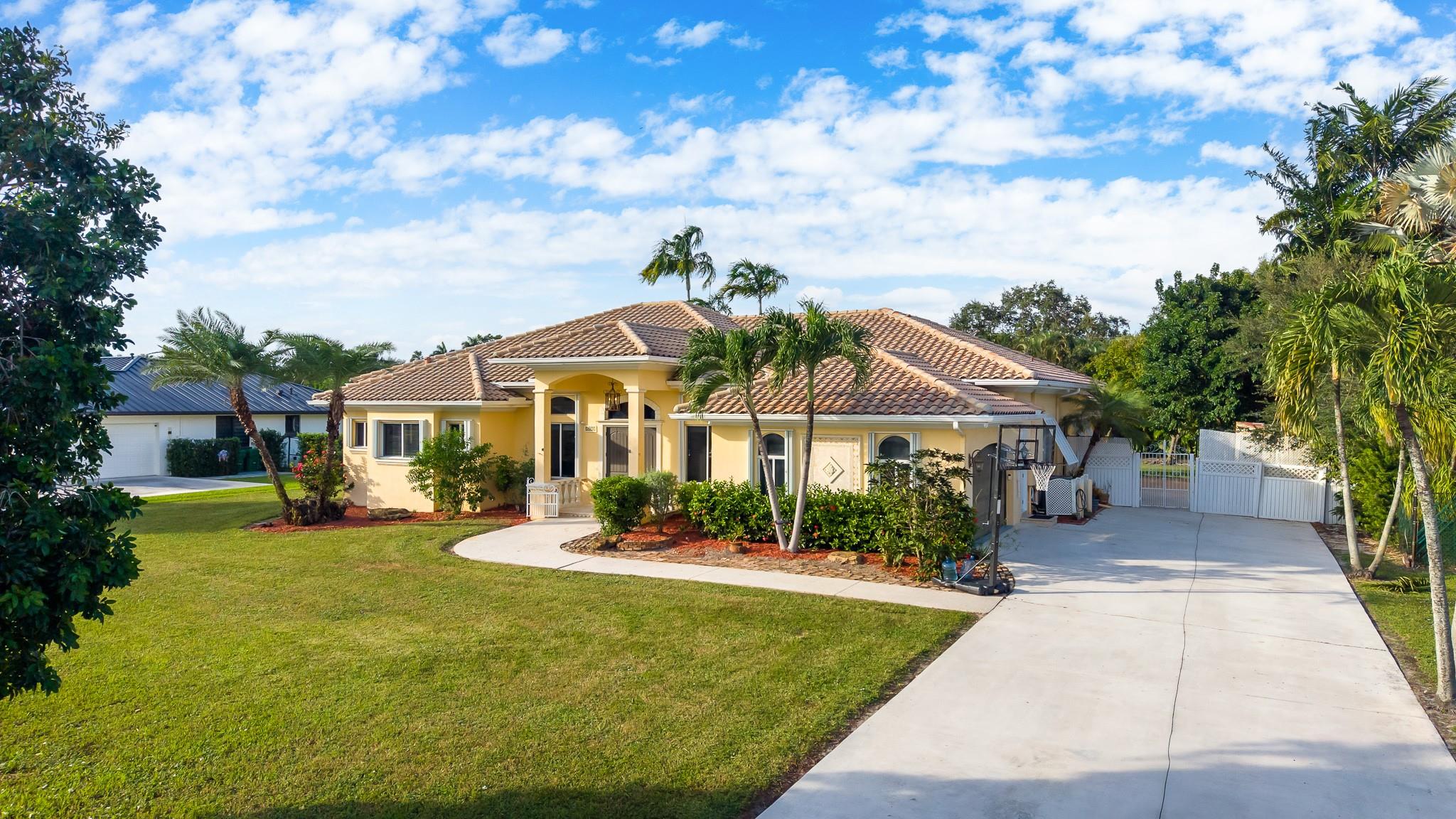 Homes for sale in Davie, FL | 5973 Sw 54th Ct, Davie, FL 33314 | MLS# F10534655