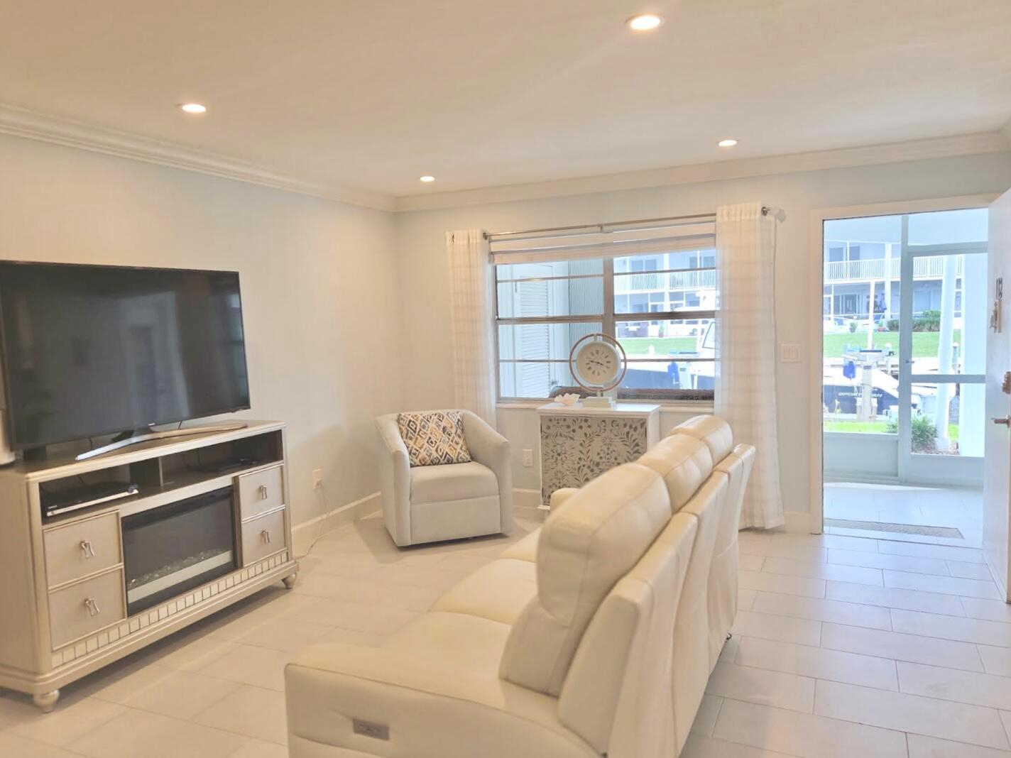 Shore Club Apts B & C Con