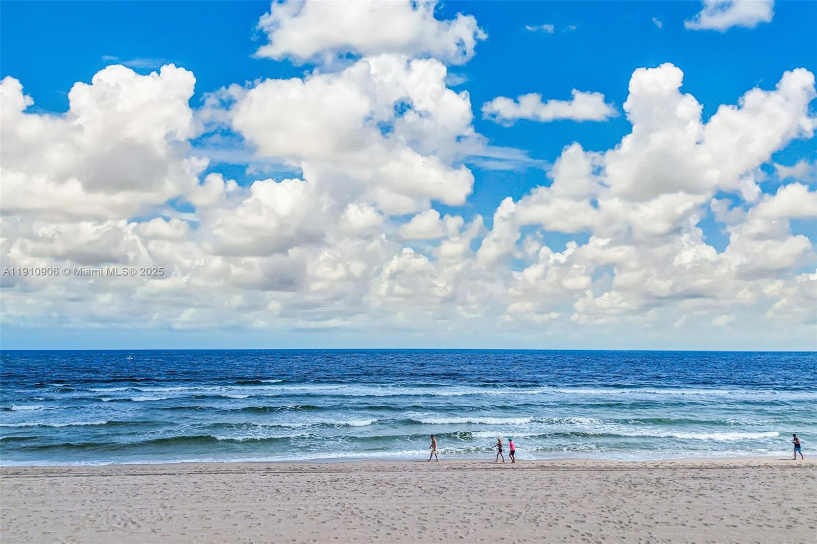 Luna Ocean Residences Con