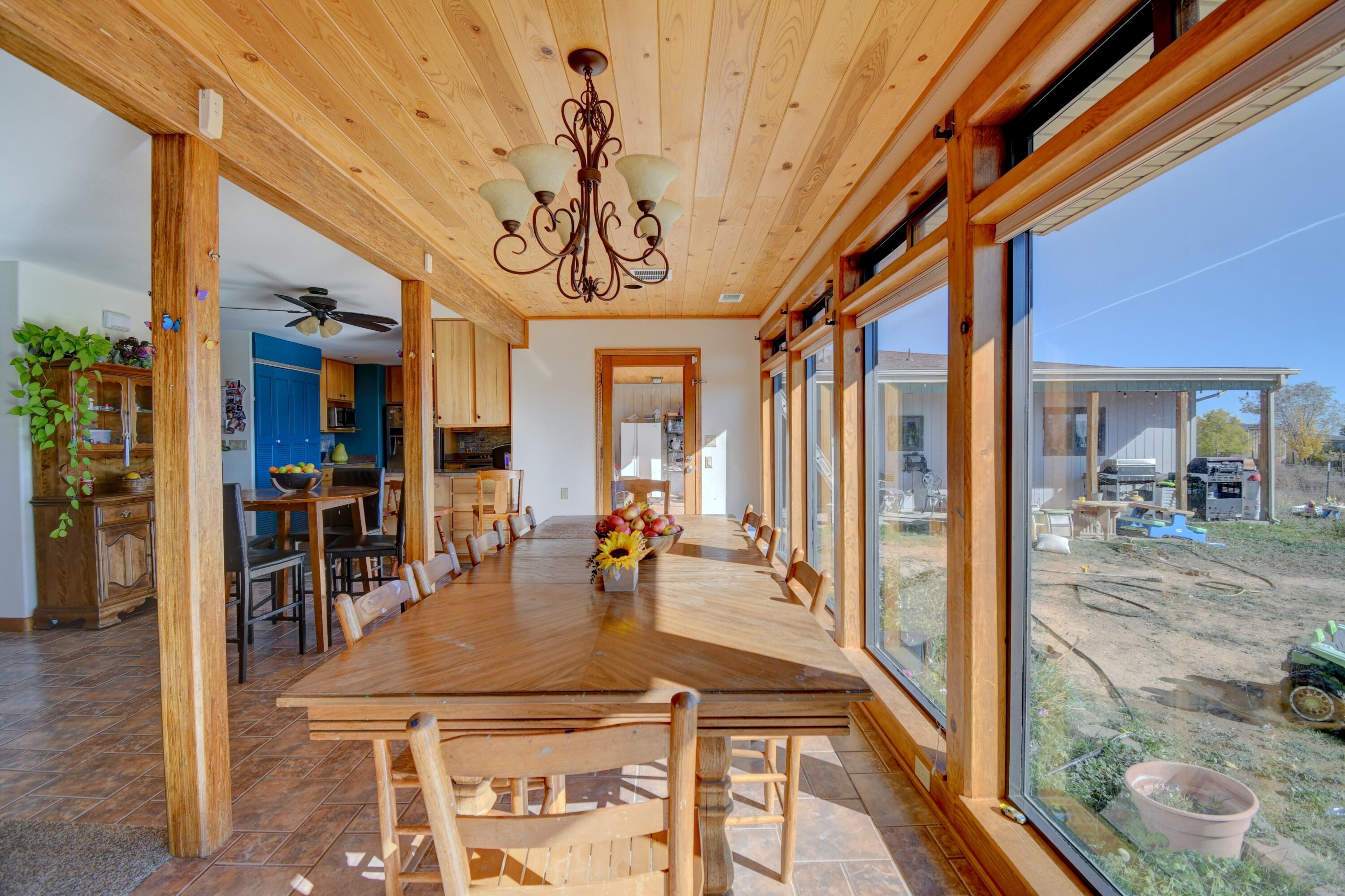 10 S Circle Road Dining Room