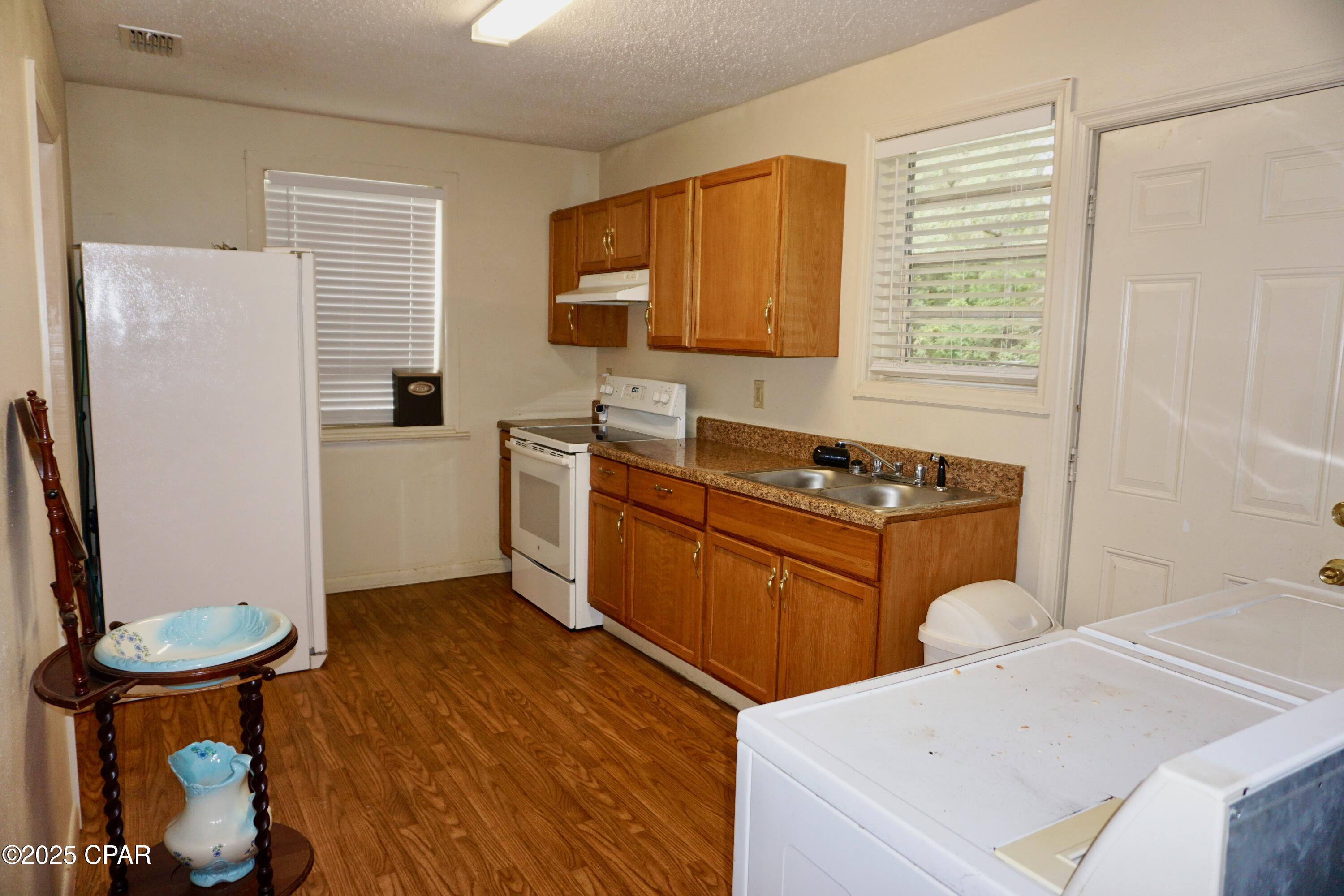 Image 16 For 40 Barnes Avenue