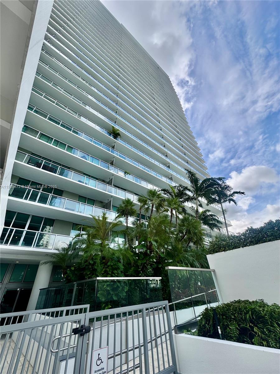 Axis On Brickell Condo