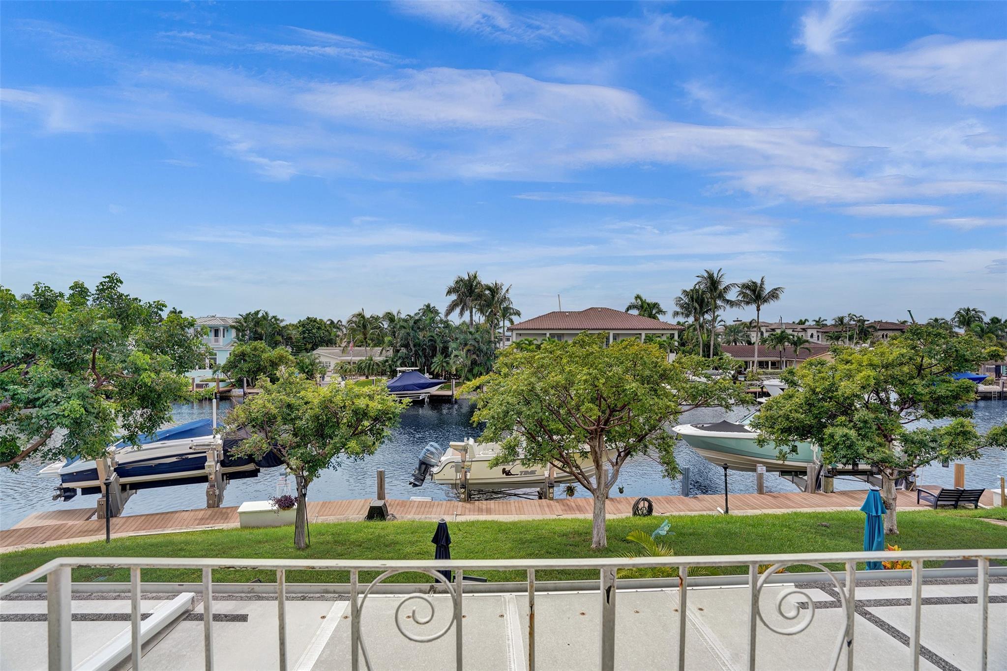 Homes for sale in Lighthouse Point, FL | 2500 Ne 36Th St #8, Lighthouse Point, FL 33064 | MLS# F10536062