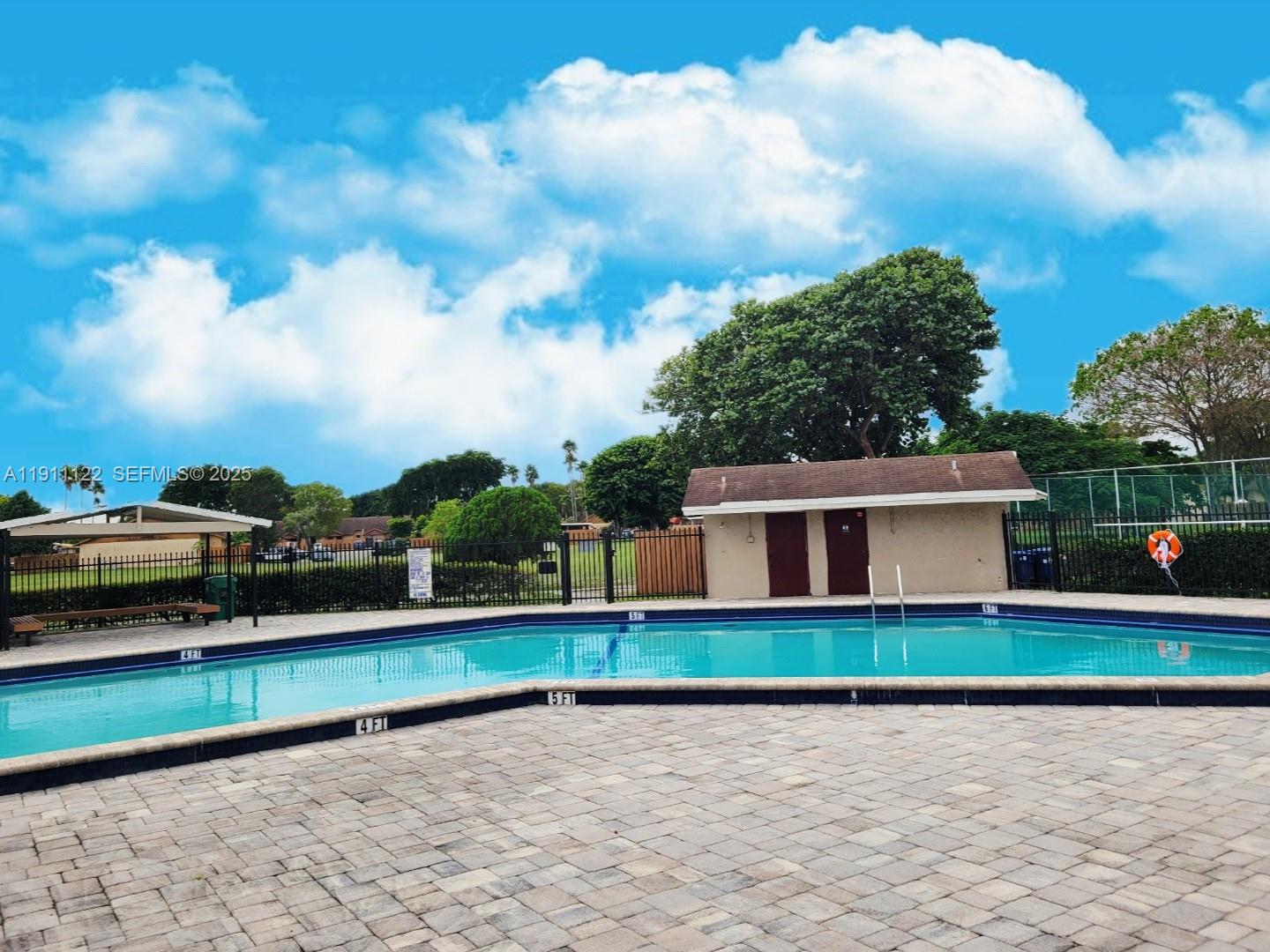 Country Lake Manors Townh