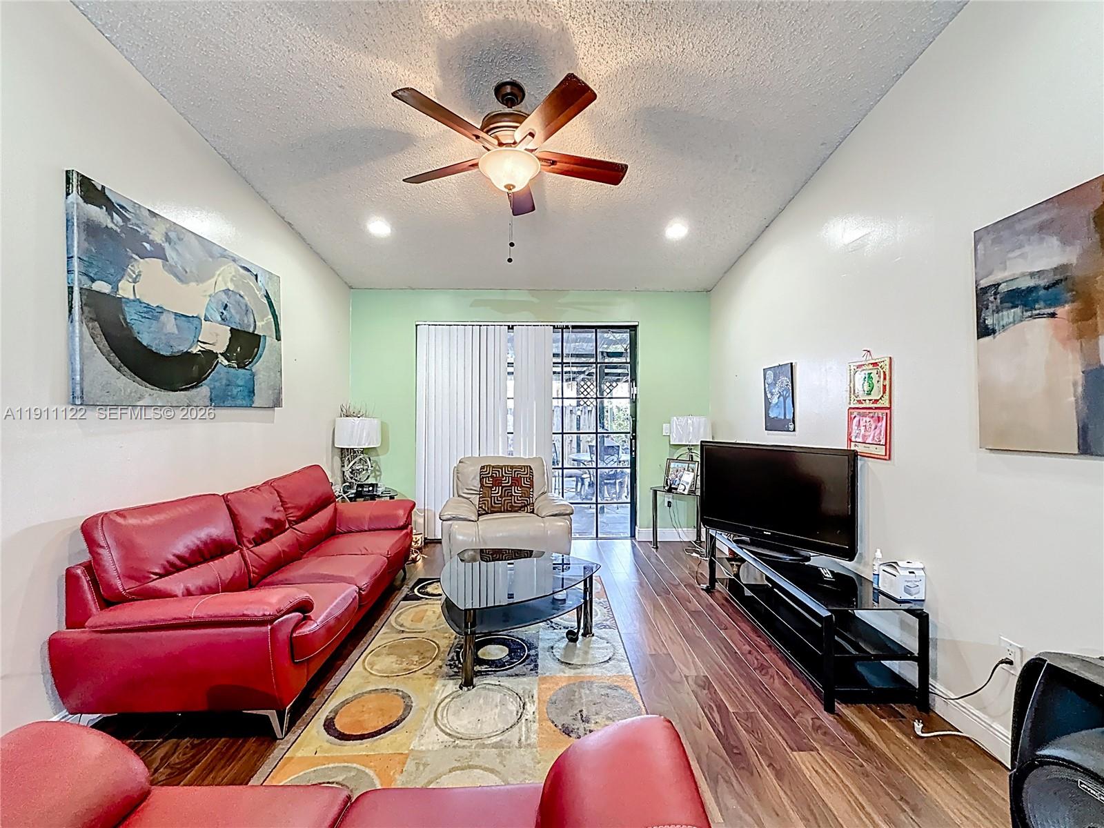 Country Lake Manors Townh