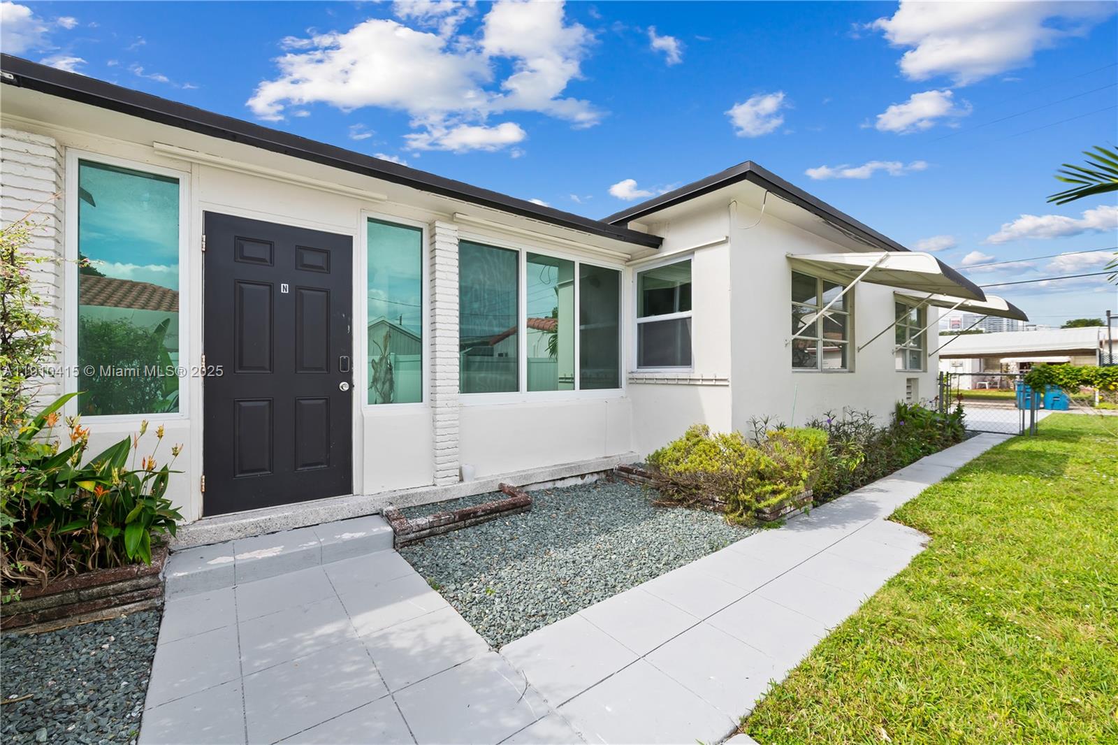 Hollywood South Side Add