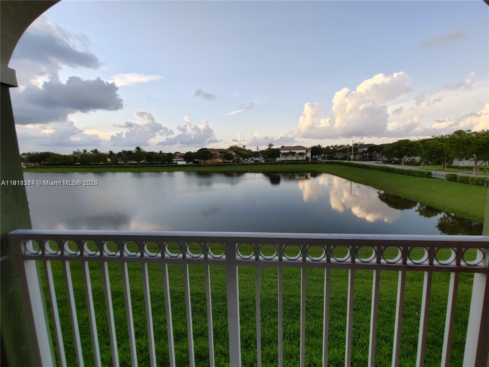Promenade Shores At Doral
