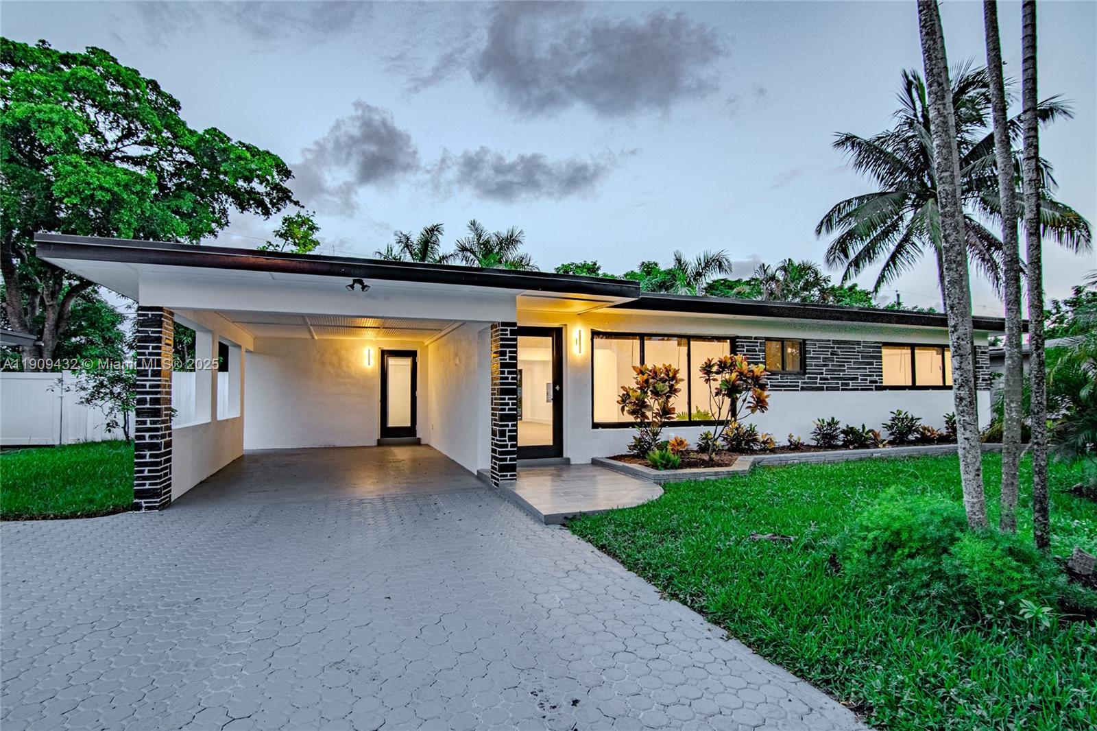552 Evanston Cir, Fort Lauderdale, Florida 33312
