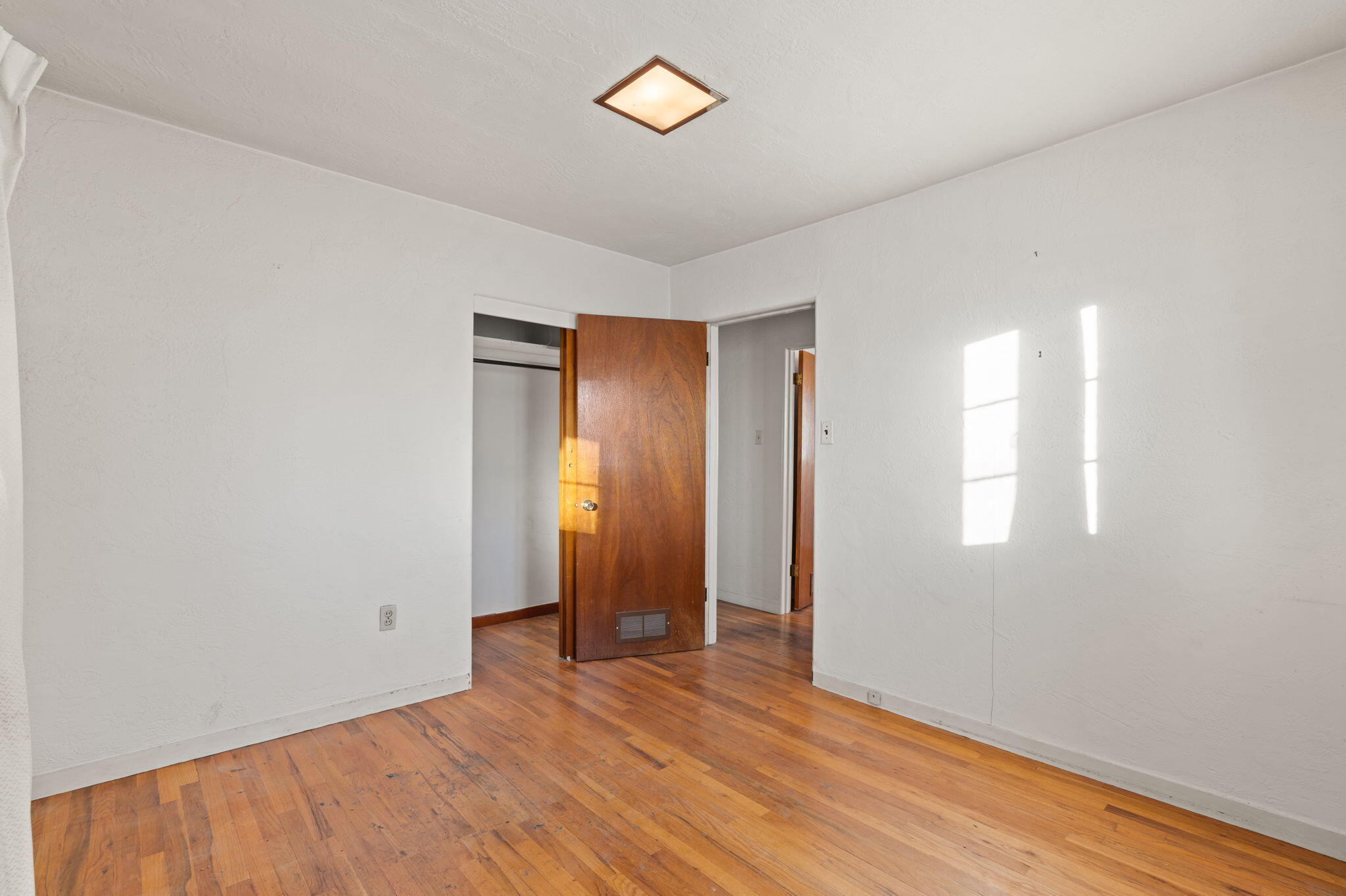 2408 Wilbur Avenue SW Living Room