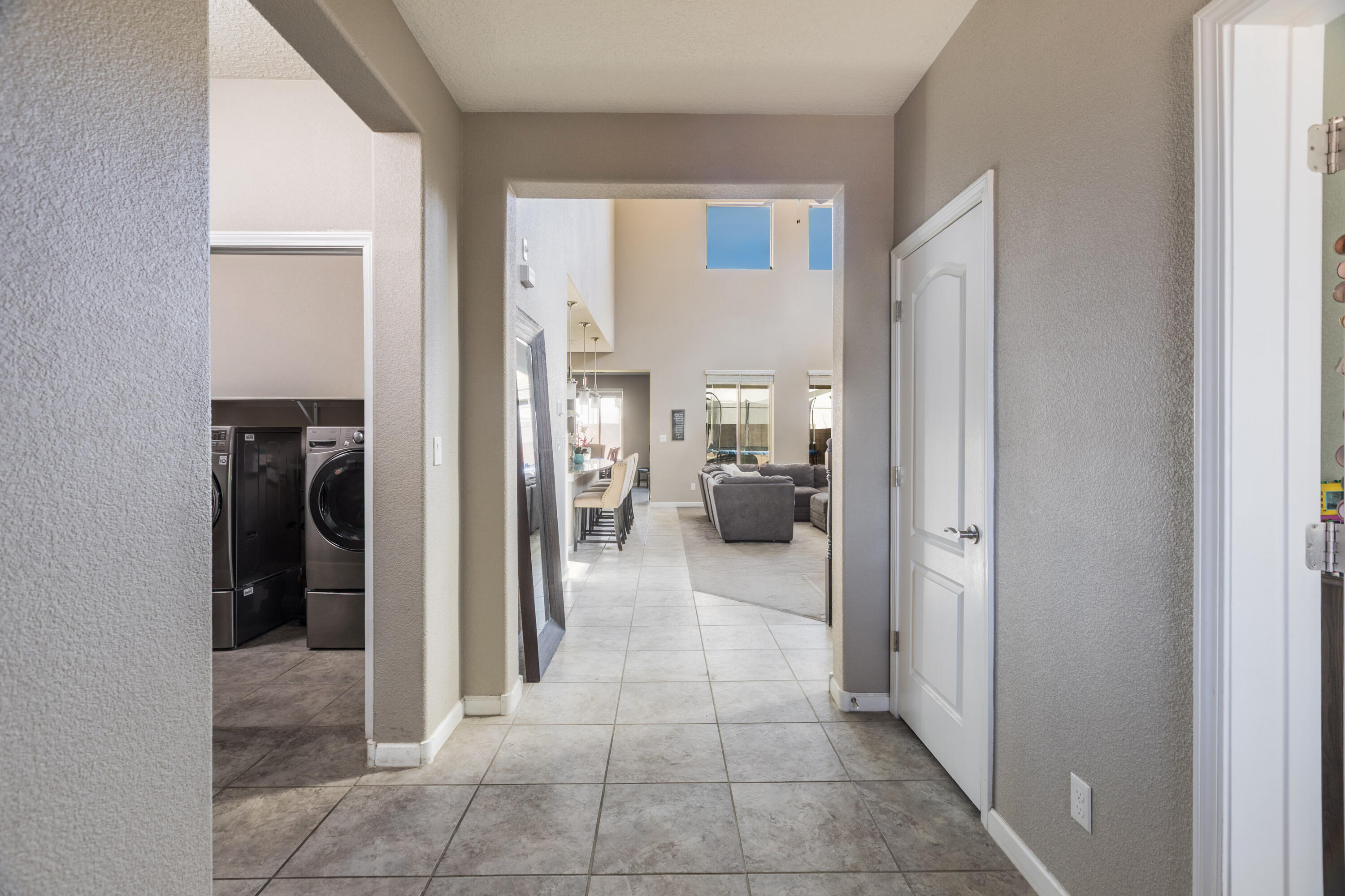 2932 Walsh Loop SE Living Room