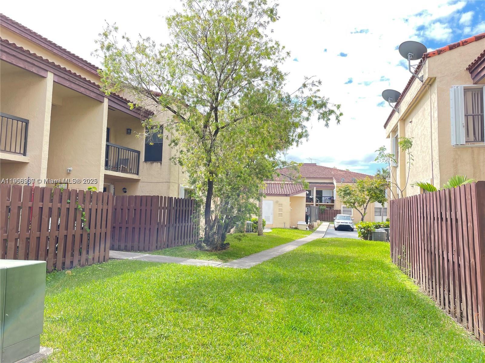 West Gardens Village Cond