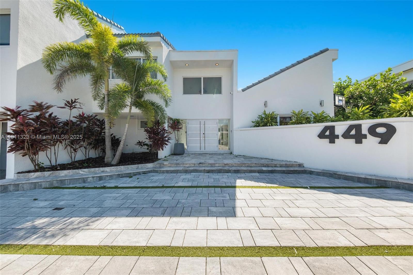 Homes for sale in Hallandale Beach, FL | 449 Holiday Dr, Hallandale Beach, FL 33009 | MLS# A11911323