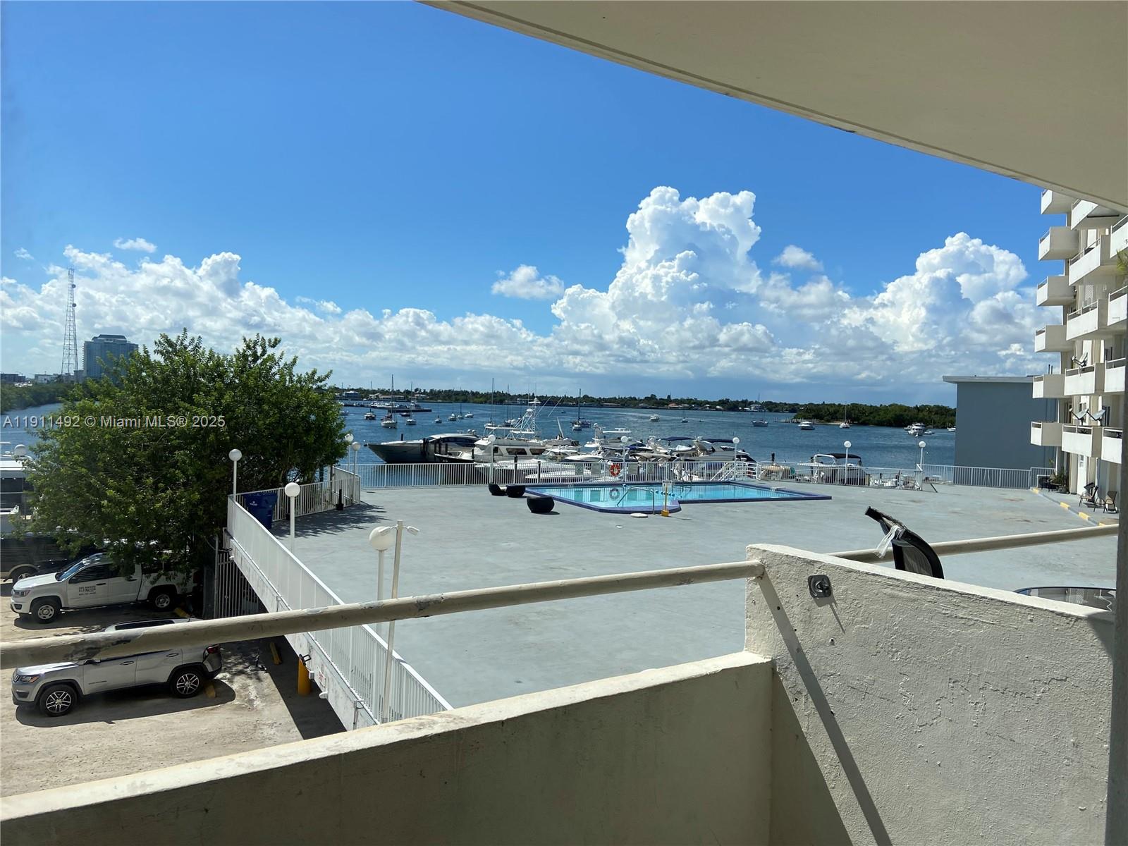 Bayshore Yacht & Tennis C