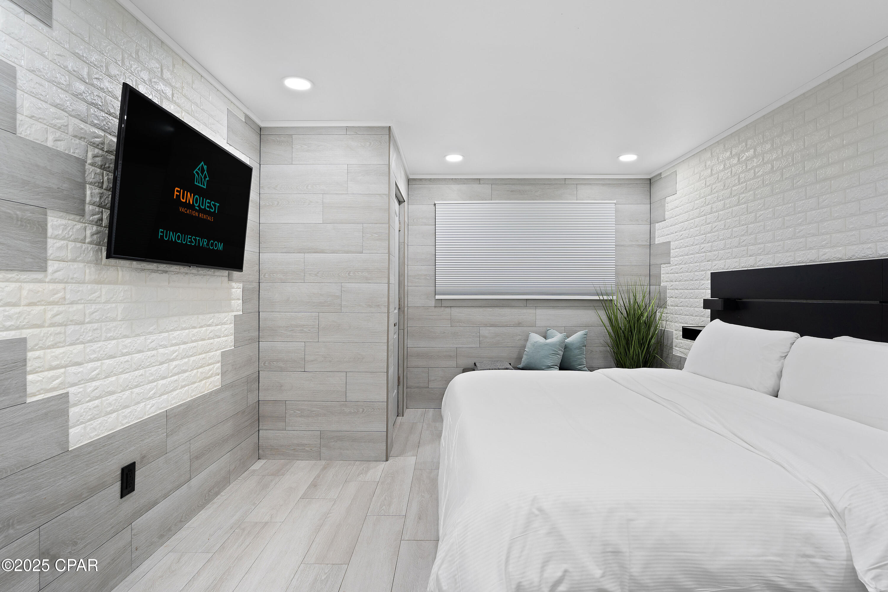 Image 10 For 8743 Thomas Drive 231