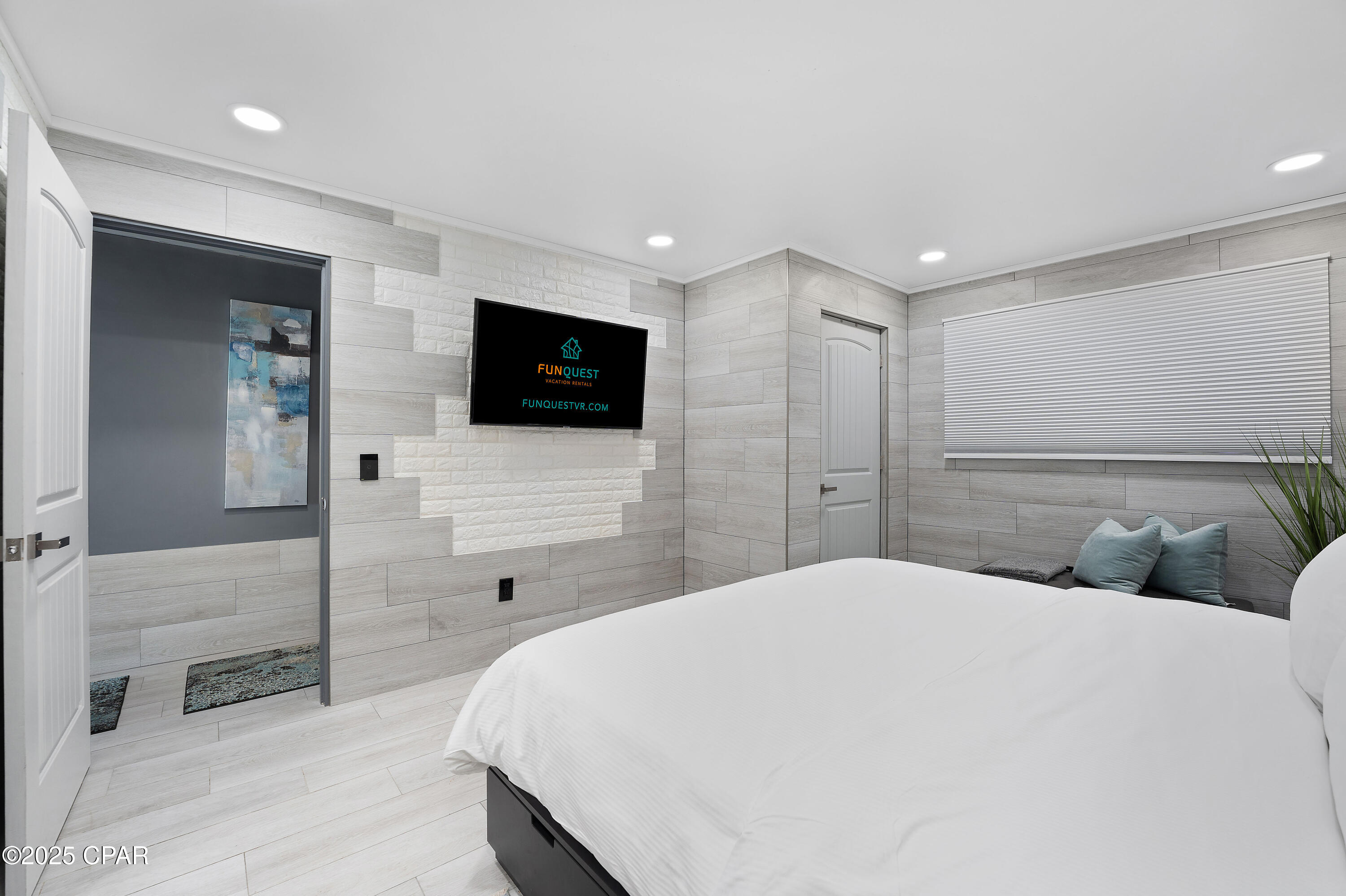 Image 11 For 8743 Thomas Drive 231