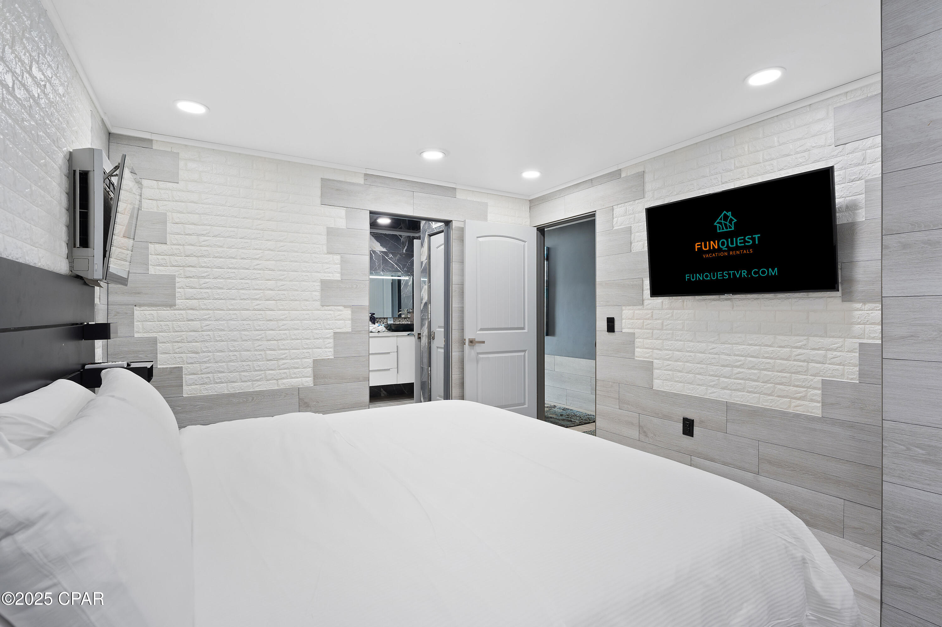 Image 12 For 8743 Thomas Drive 231