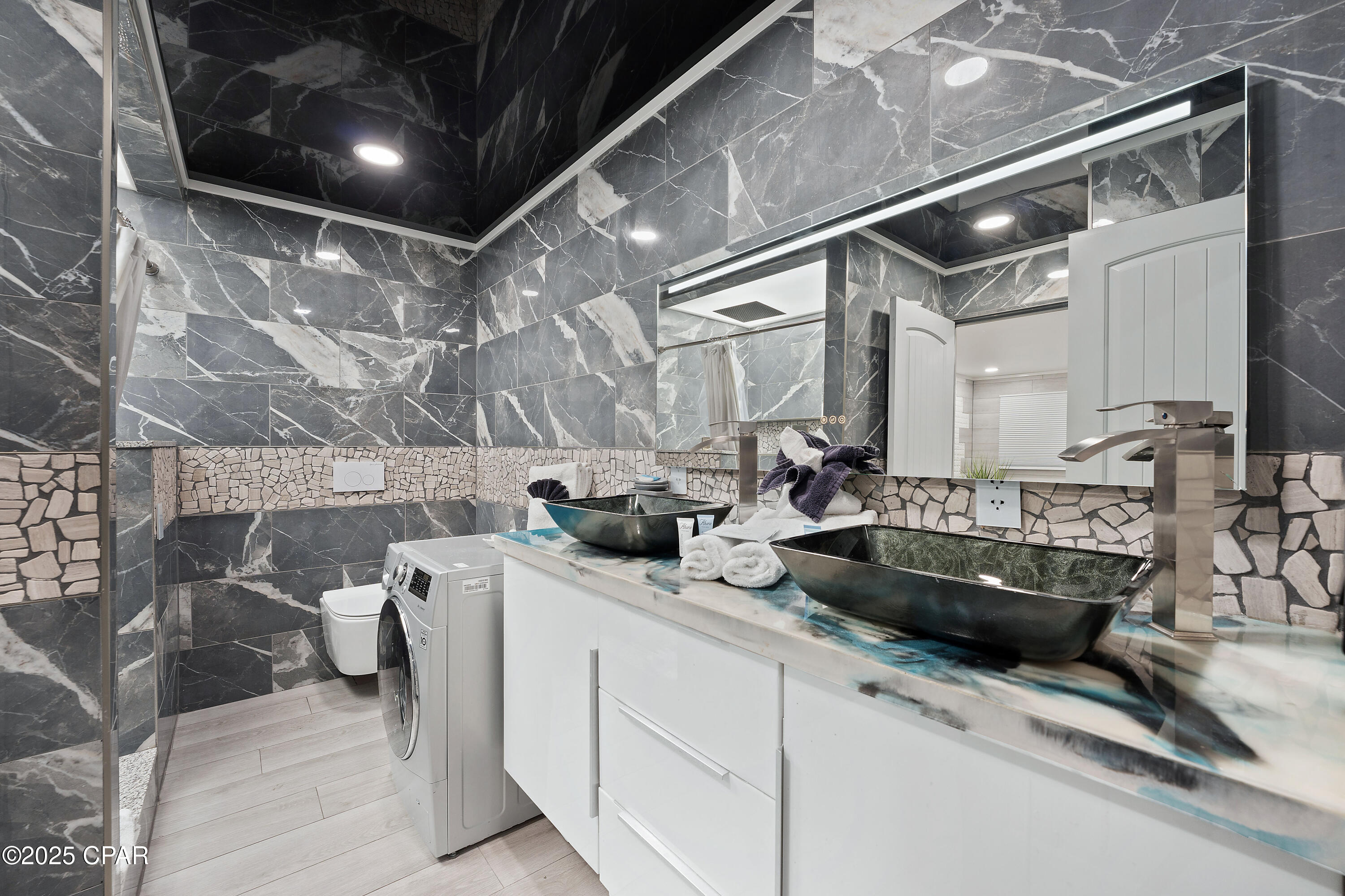 Image 7 For 8743 Thomas Drive 231