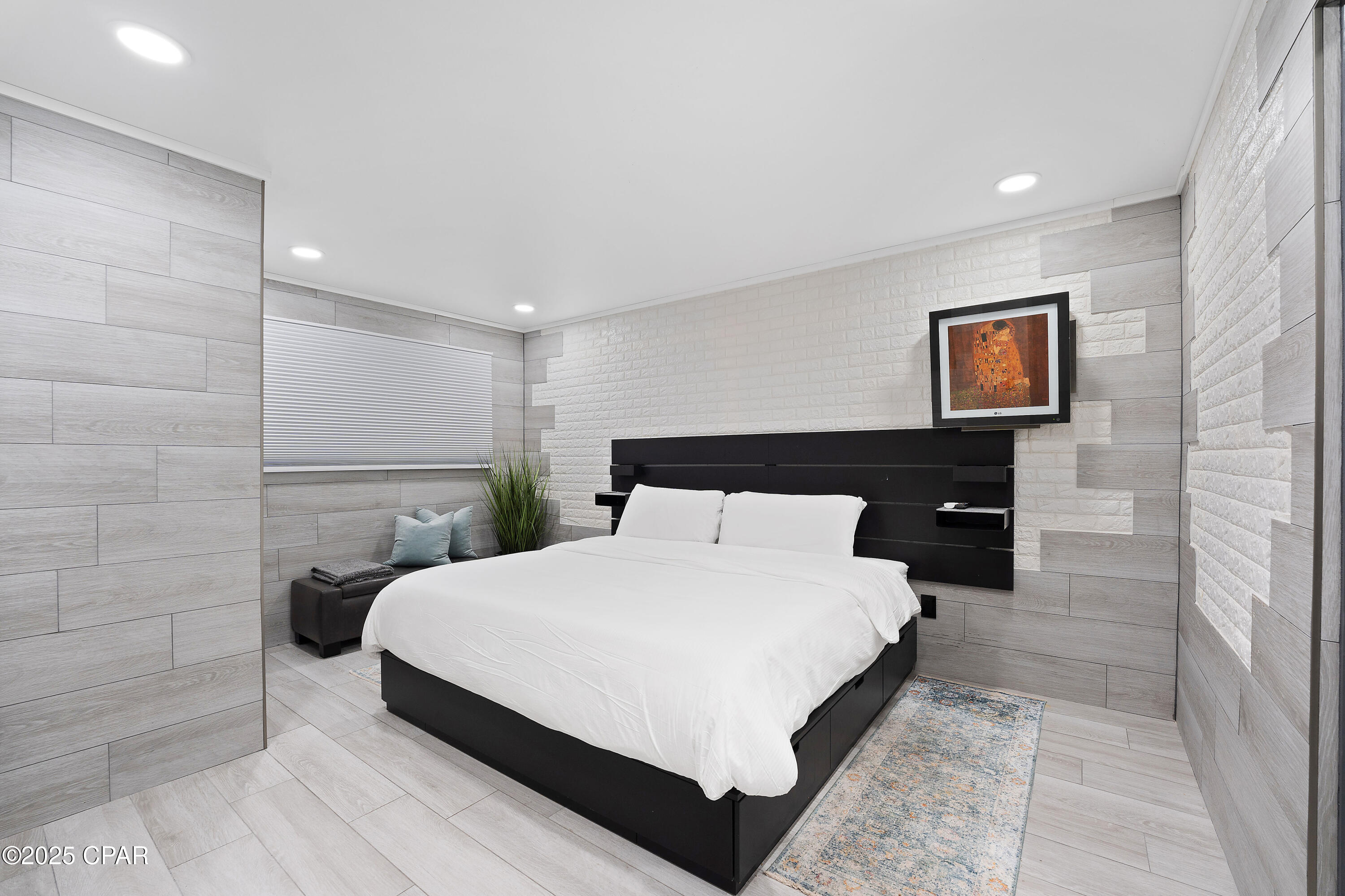 Image 9 For 8743 Thomas Drive 231