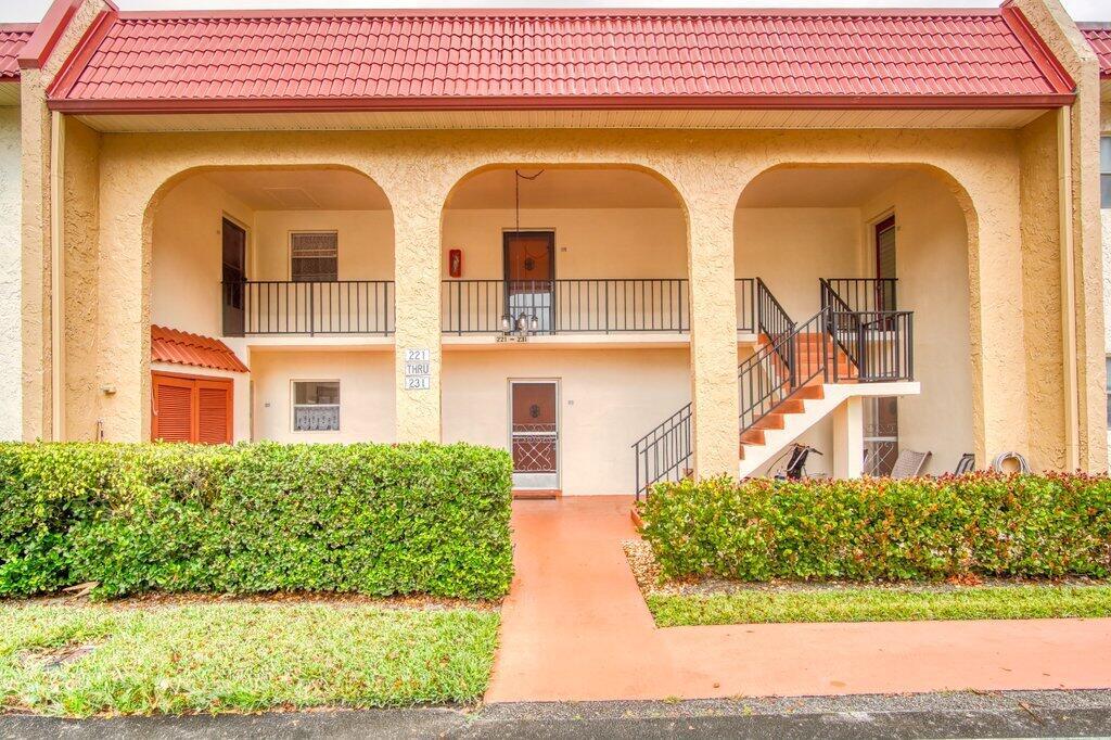 Golden Lakes Village Cond