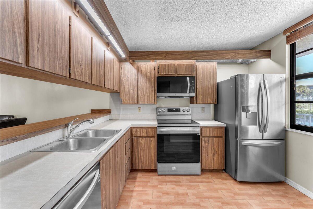 Whitehall Condo Of The La