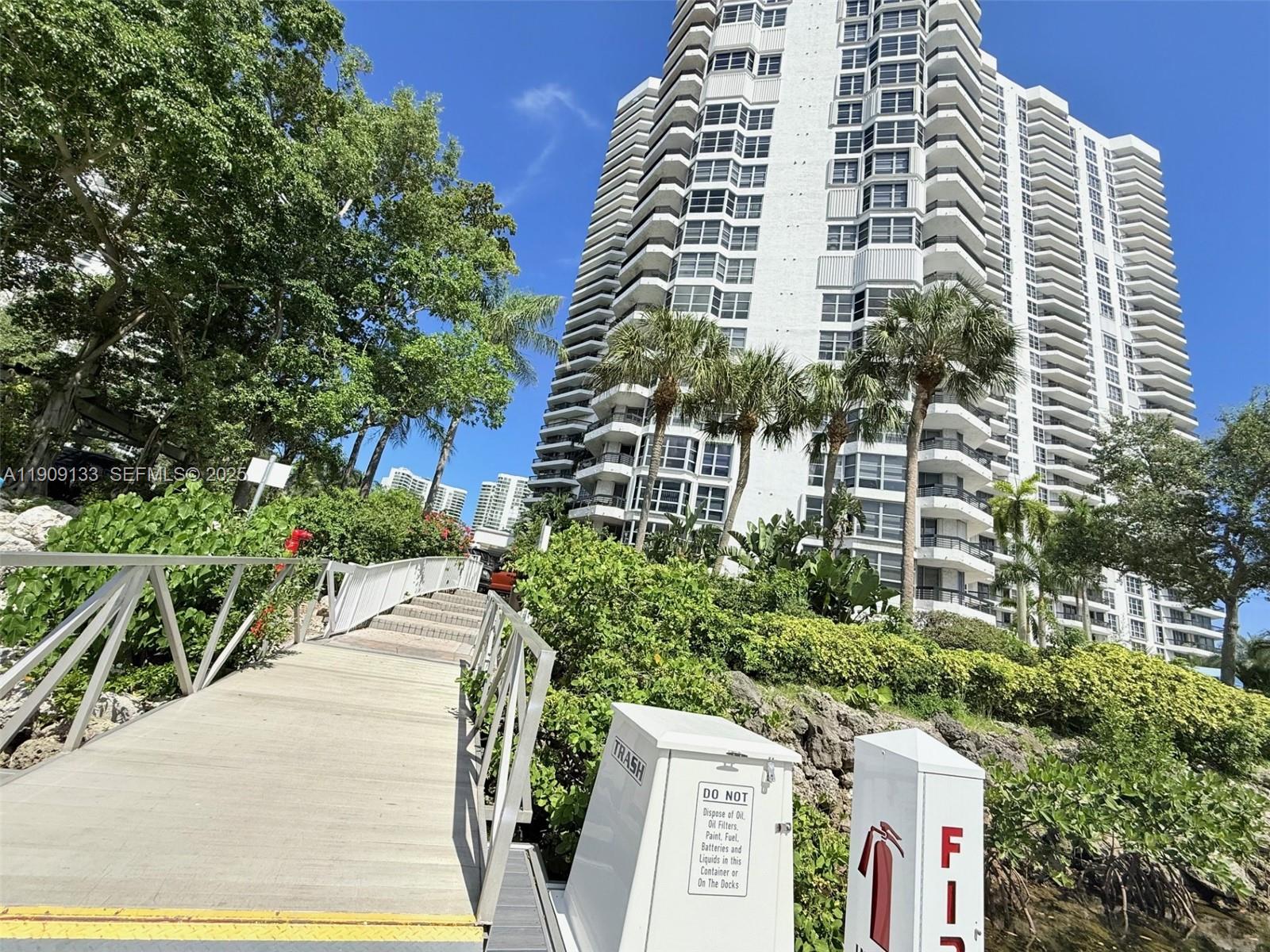 Mystic Pointe Tower 500 C