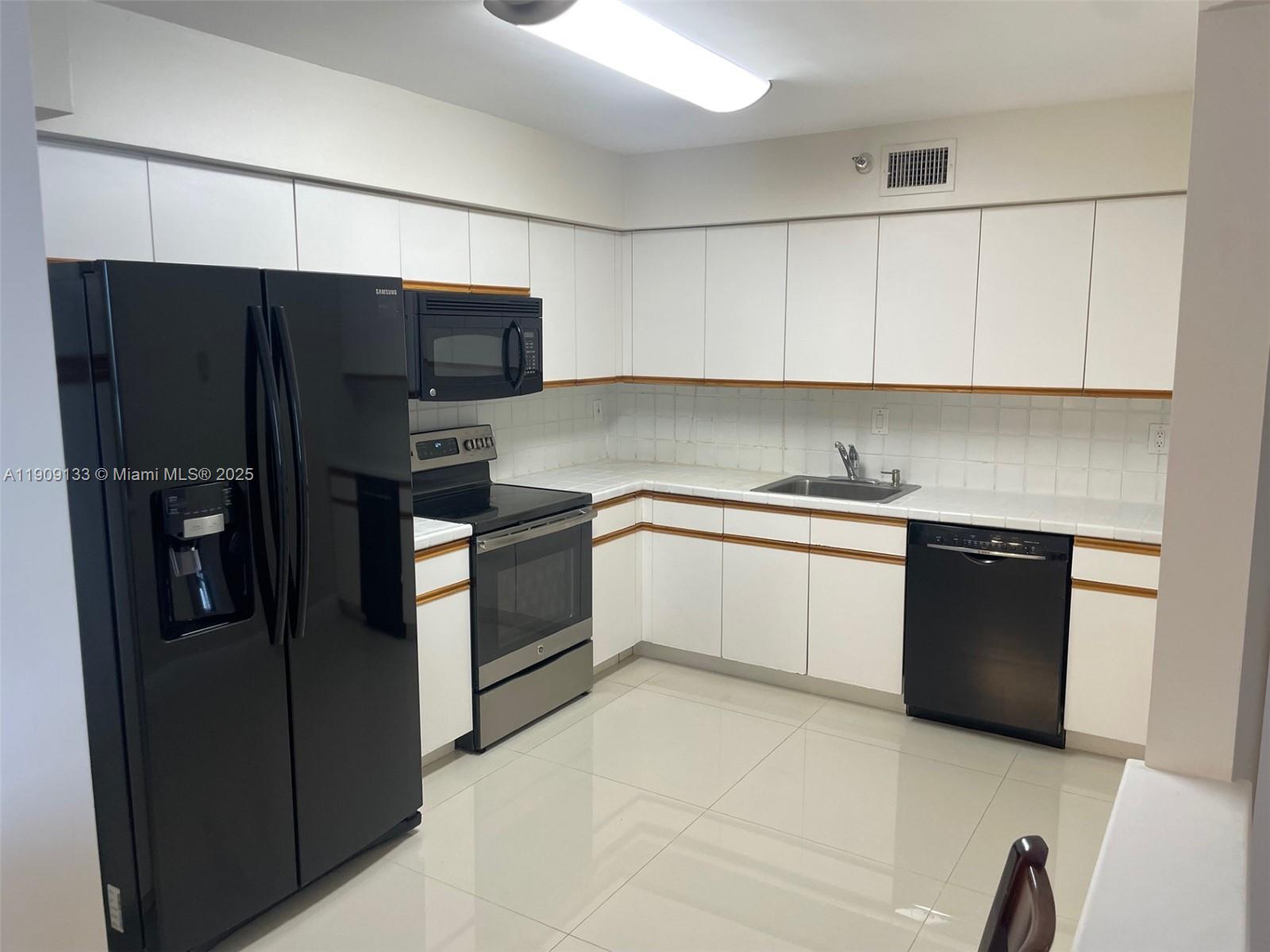 Mystic Pointe Tower 500 C