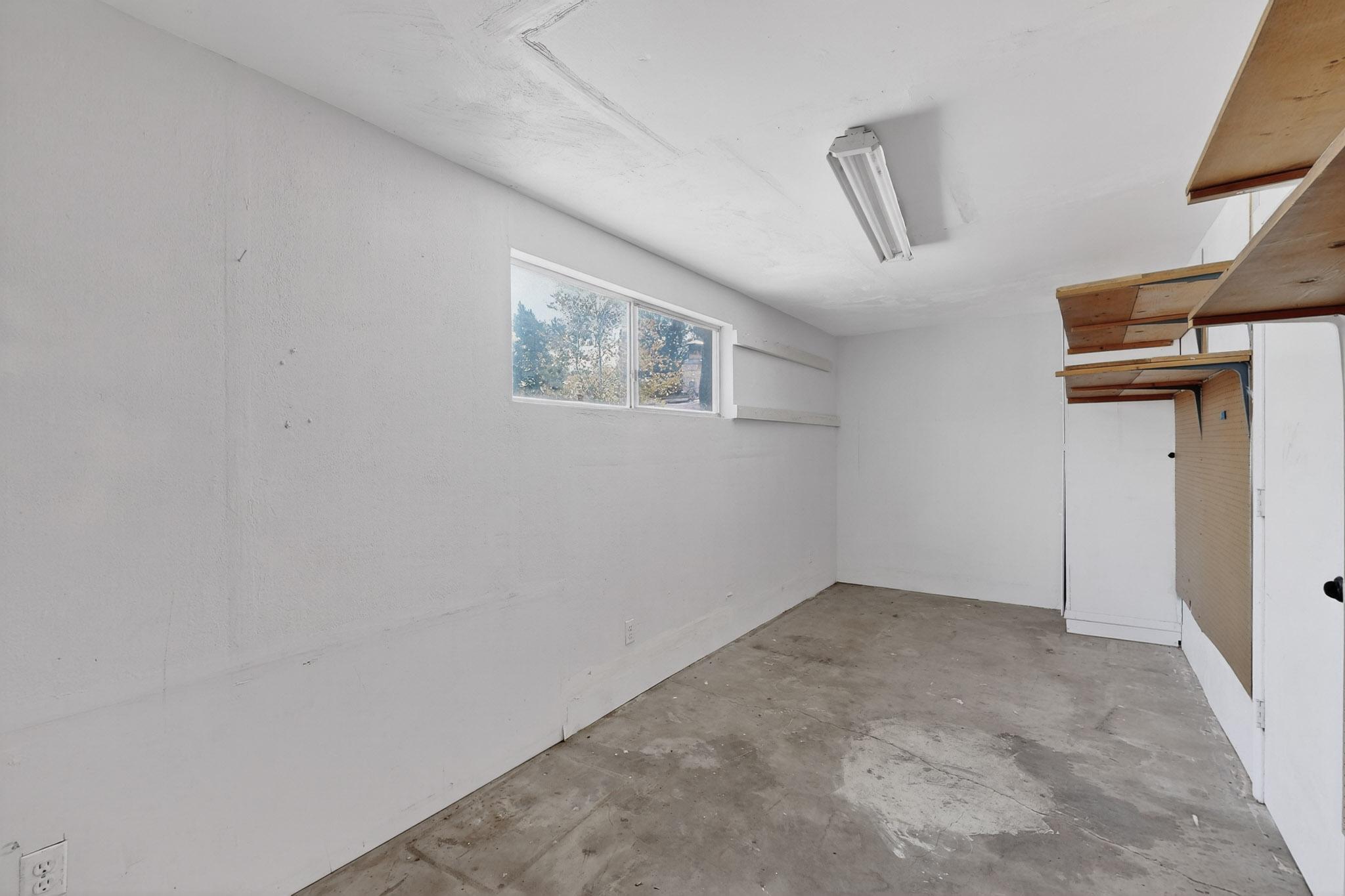 8802 Candelaria Road NE Garage