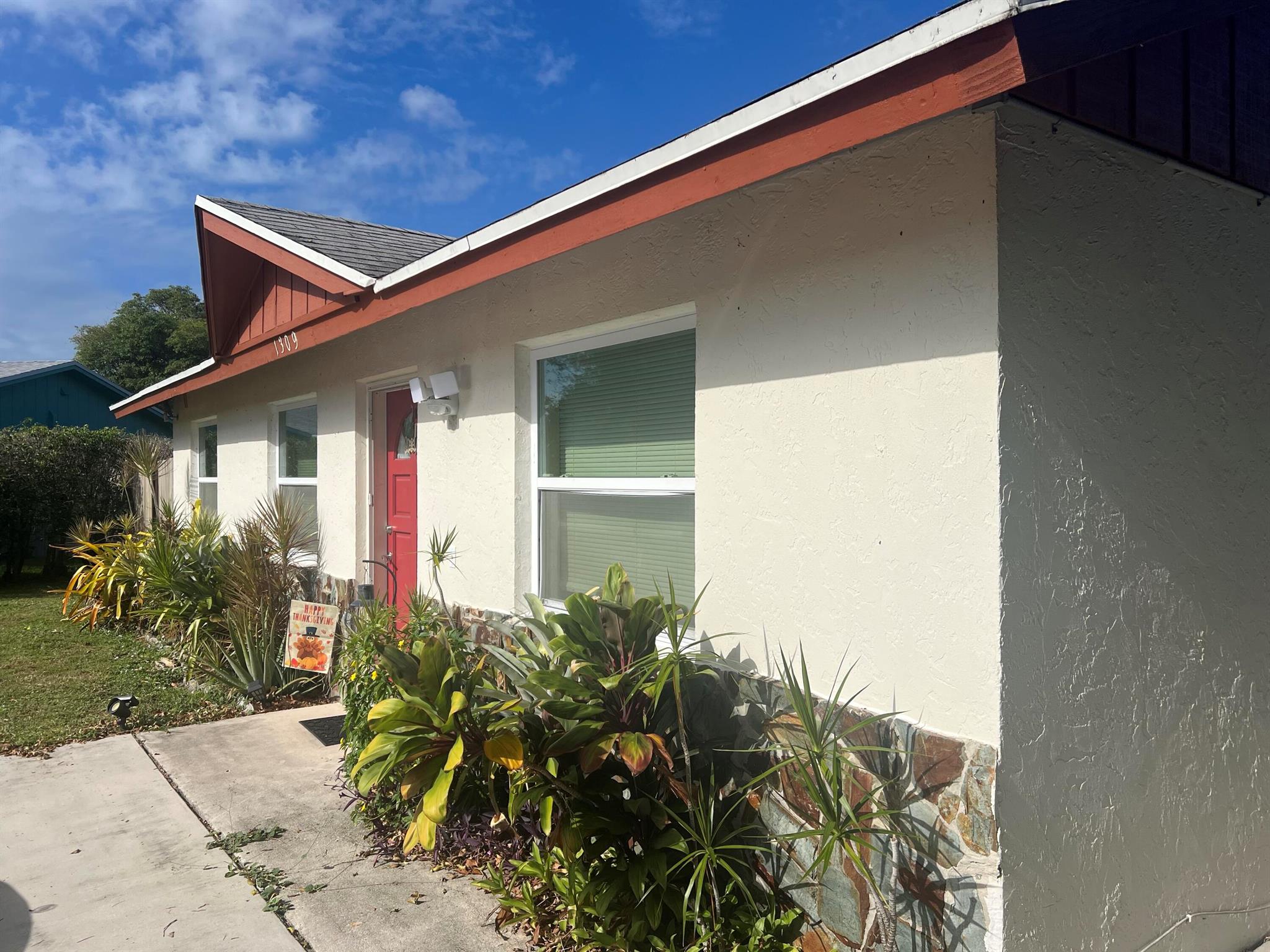 Homes for sale in Lantana, FL | 1309 W Frangipani Circle, Lantana, FL 33462 | MLS# R11139542