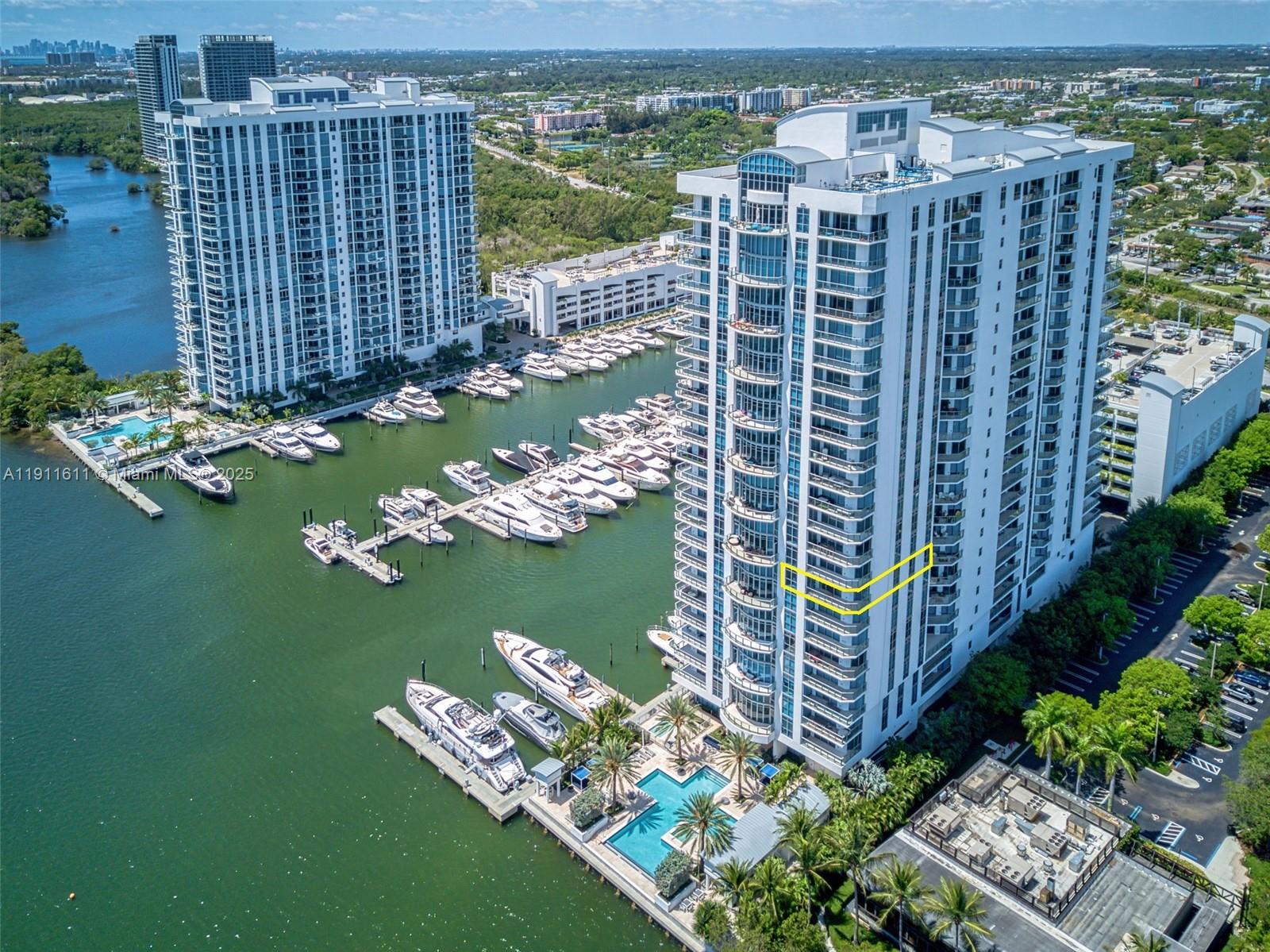 Apartamento à Venda em North Miami Beach, FL