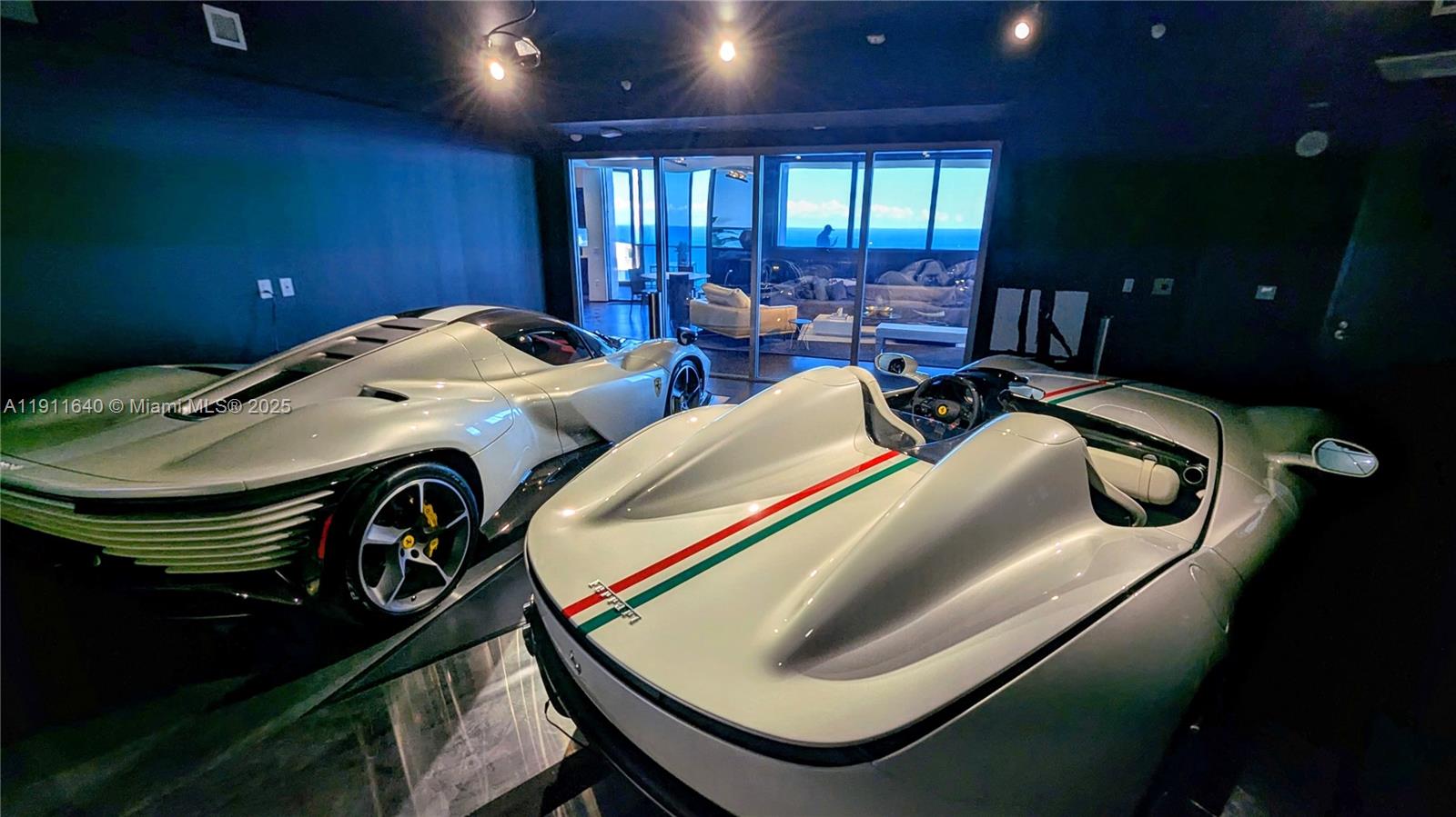 Apartamento à Venda em Sunny Isles Beach, FL