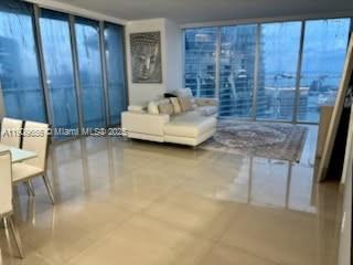 DONT  MISS THE OPPORTUNITY TO OWN THIS BEAUTIFUL, READY TO MOVE IN CORNER APT ON THE 54TH FLOOR WITH AMAZING VIEWS OF THE BAY, RIVER AND THE CITY. BUILDING IS BEING RENOVATED FROM THE OUTSIDE AT THE MOMENT. GOOD NEWS... NO SPECIAL ASSESSMENTS AT PRESENT! MESSAGE AGENT at 786-252-1678  FOR SHOWING INSTRUCTIONS.