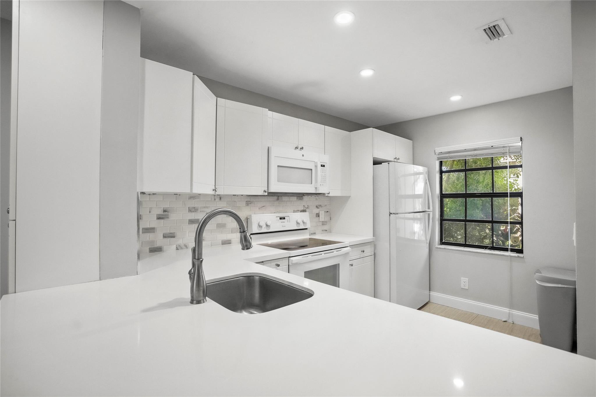 Homes for sale in Pembroke Pines, FL | 510 Nw 103Rd Ter #510, Pembroke Pines, FL 33026 | MLS# F10536219