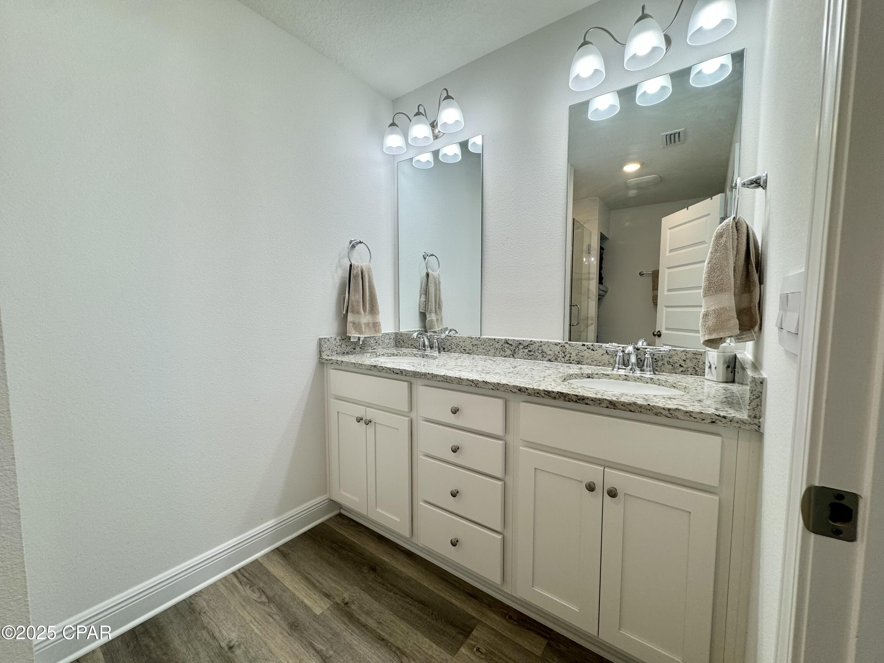 Image 17 For 560 Melrose Way