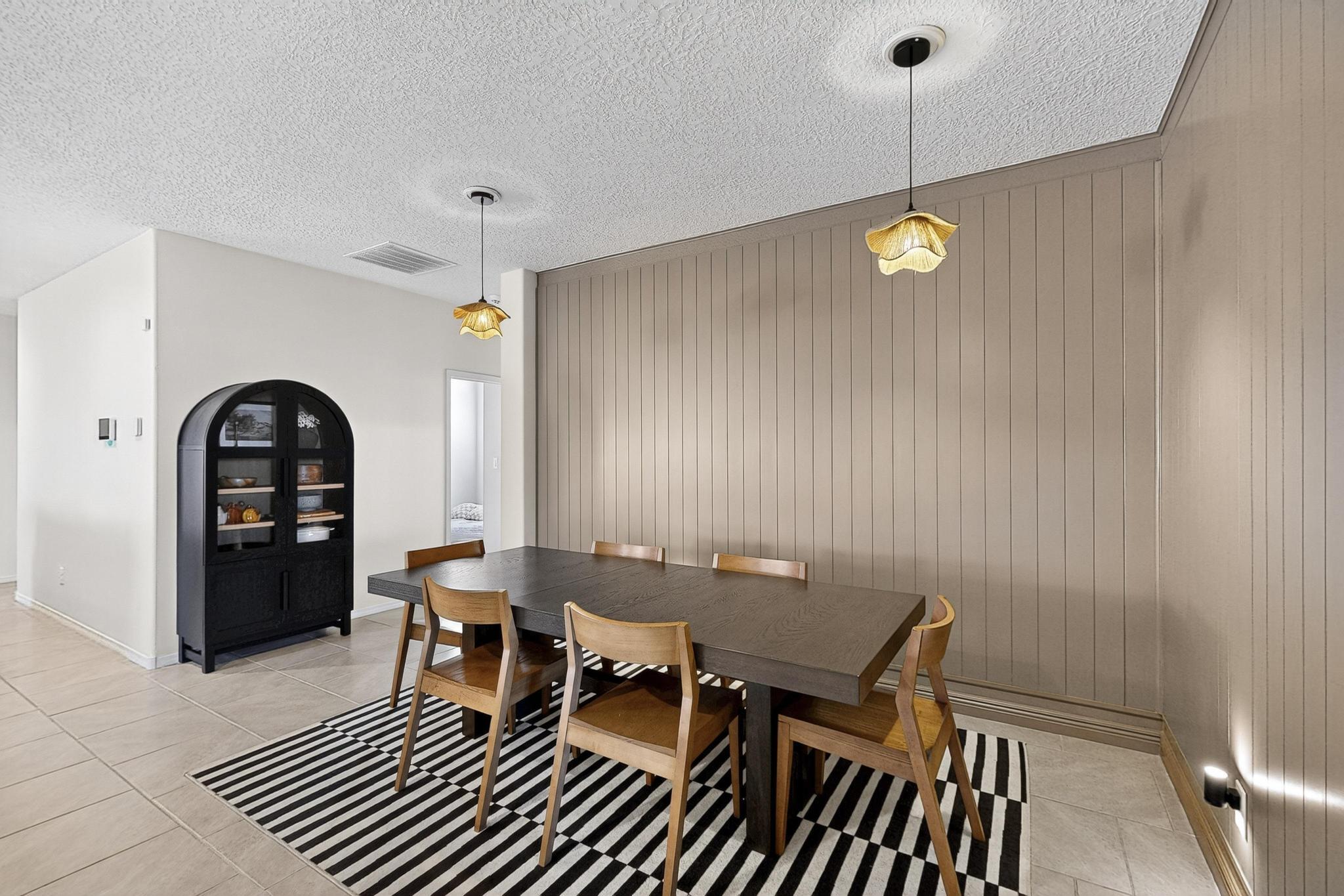 2000 Hubbard Street SE Dining Room