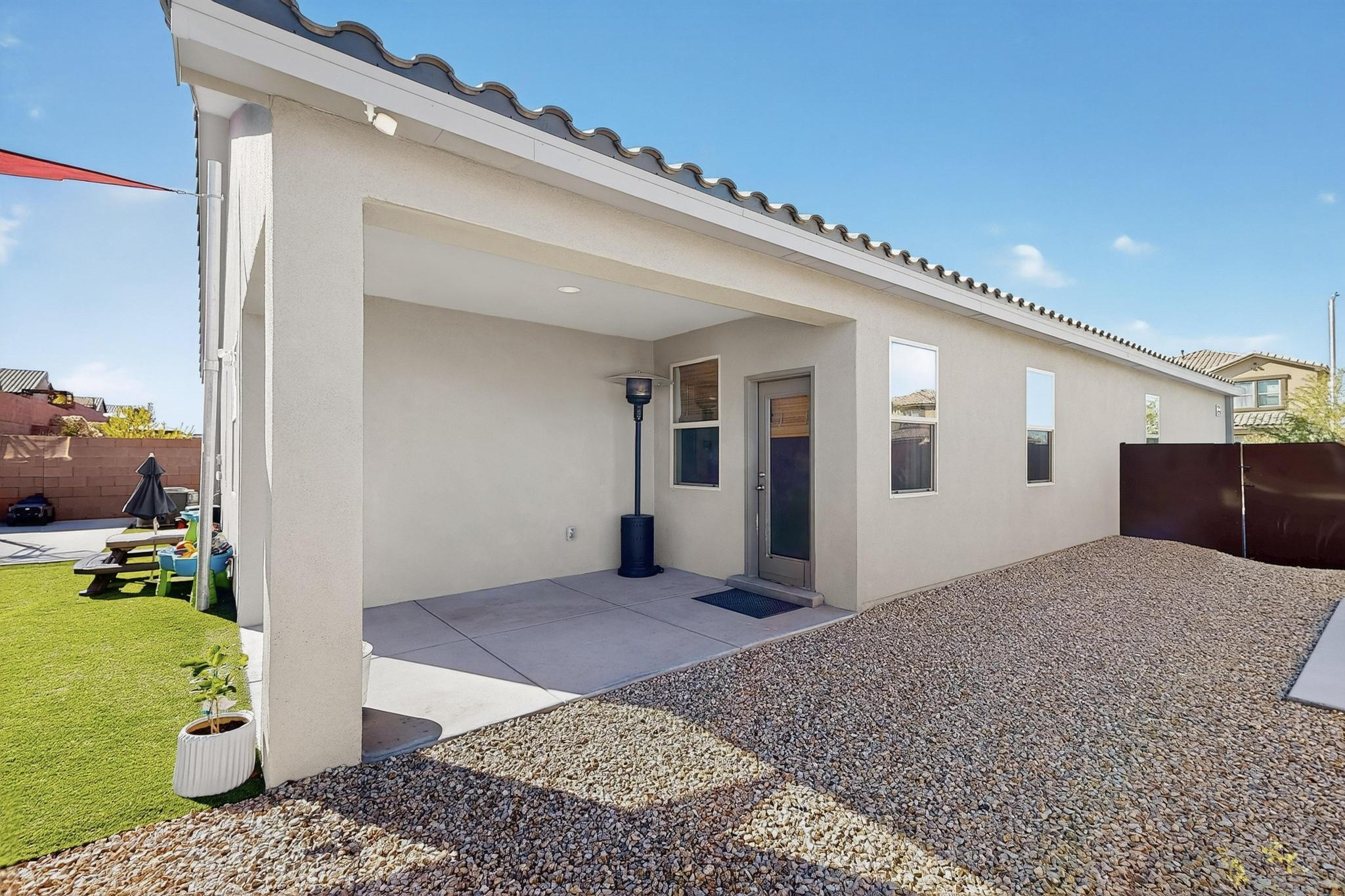 2000 Hubbard Street SE Patio